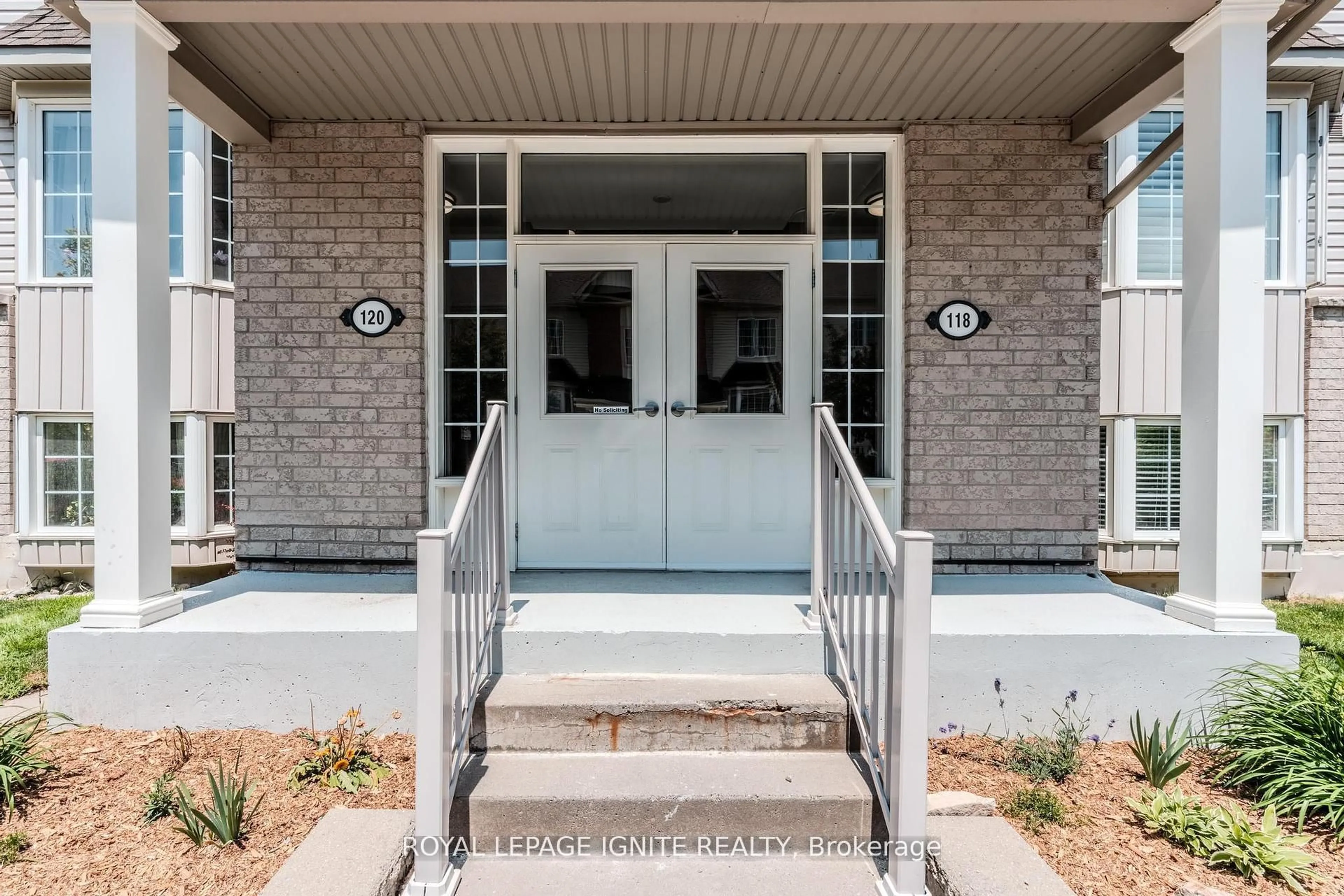 Indoor entryway for 120 Petra Way #3, Whitby Ontario L1R 0A2