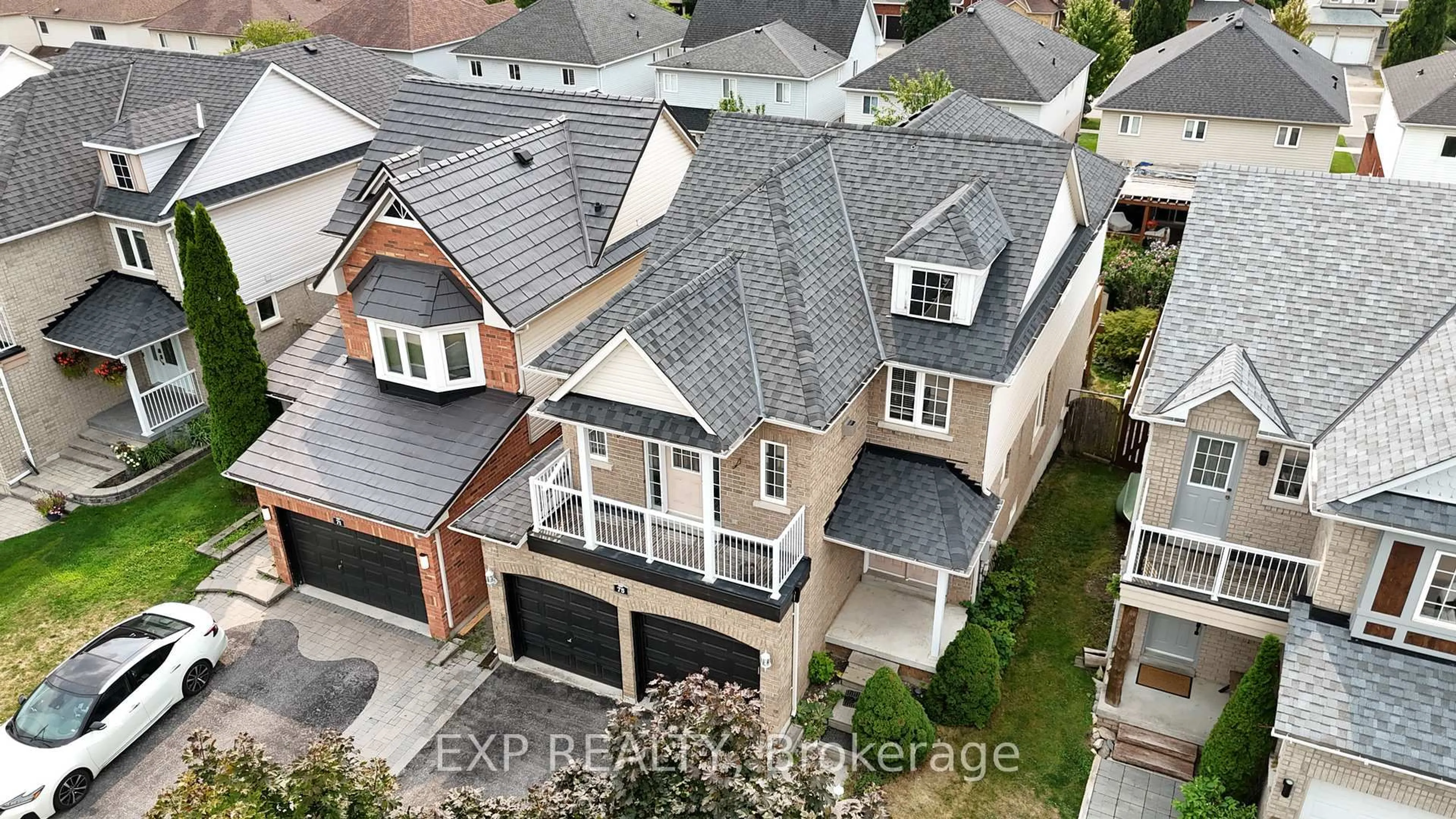 A pic from outside/outdoor area/front of a property/back of a property/a pic from drone, street for 75 Hutton Pl, Clarington Ontario L1C 5K1