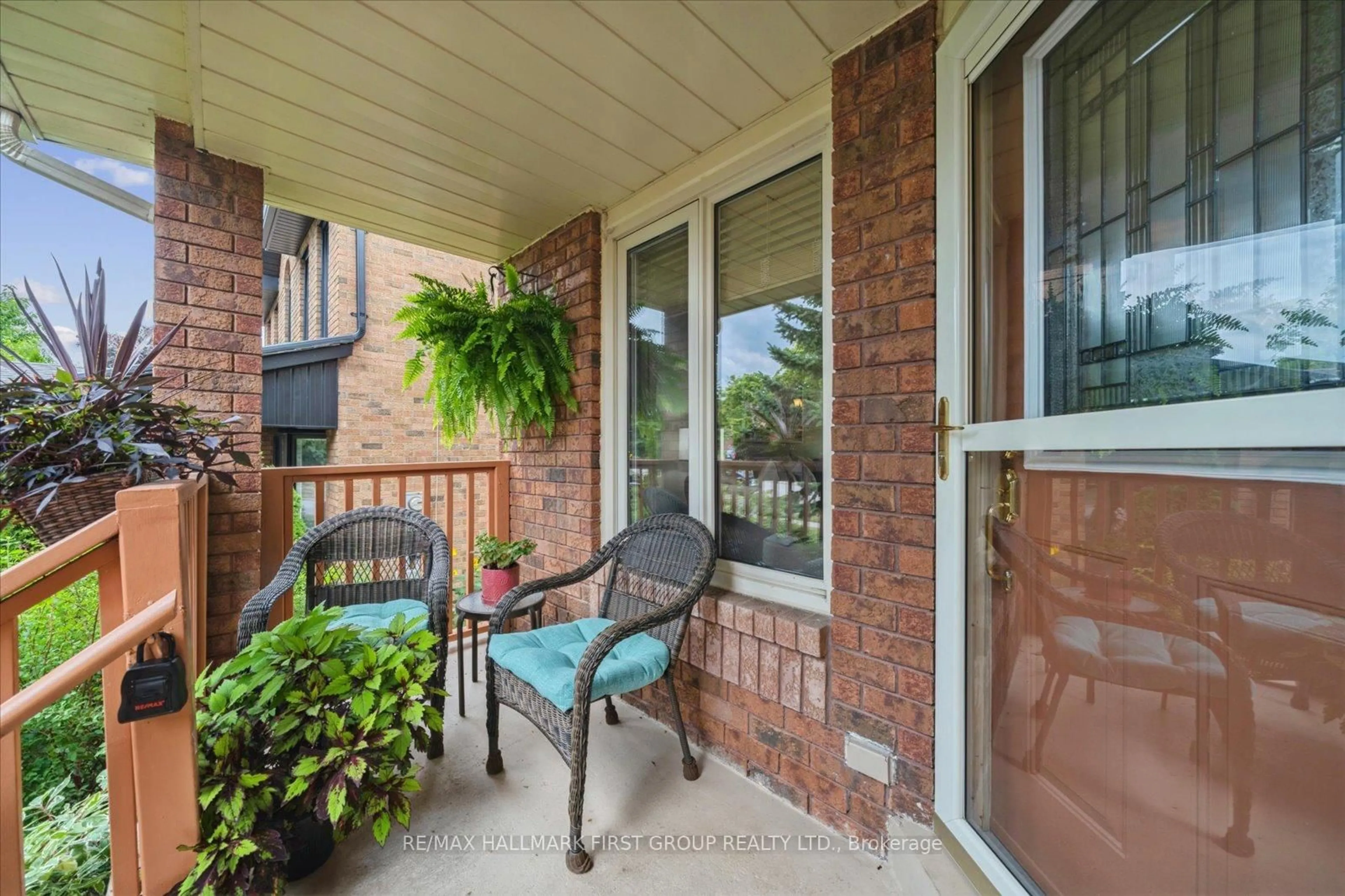 Patio, street for 204 Lake Driveway Dr, Ajax Ontario L1S 4Y8