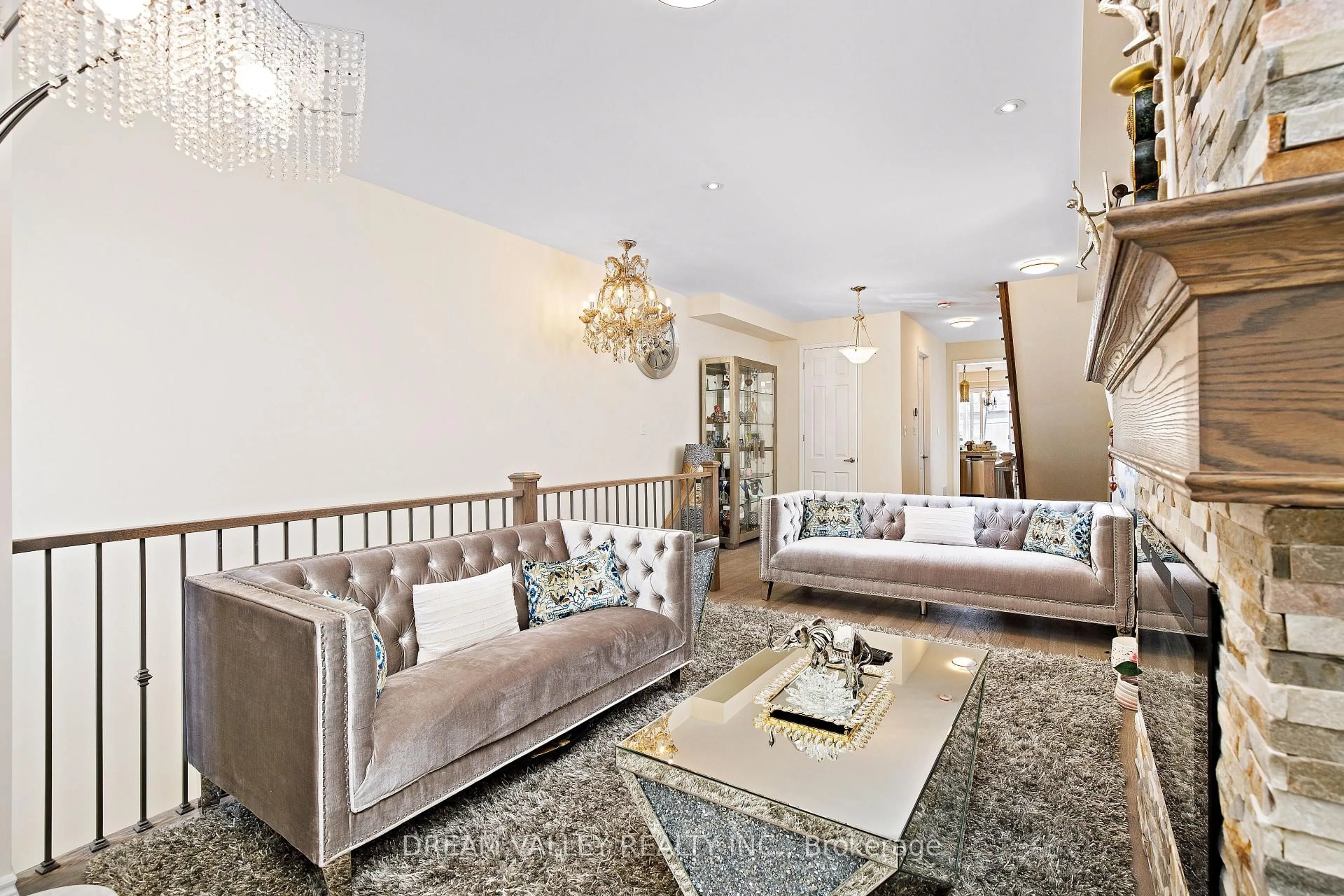Living room with furniture, unknown for 88 Jolly Way, Toronto Ontario M1P 0E2