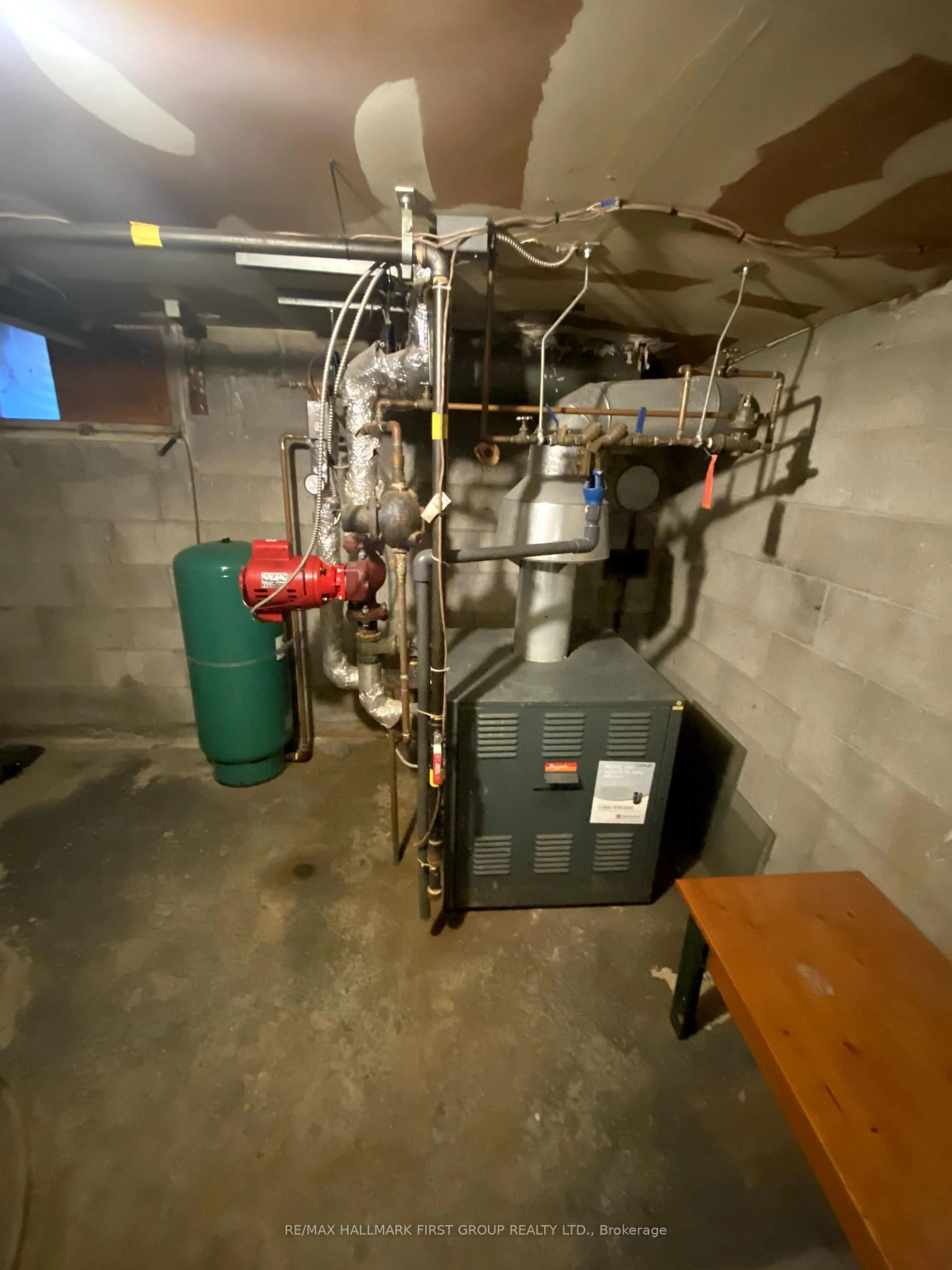 A pic of a room for 11 Fairbanks St, Oshawa Ontario L1H 2L7