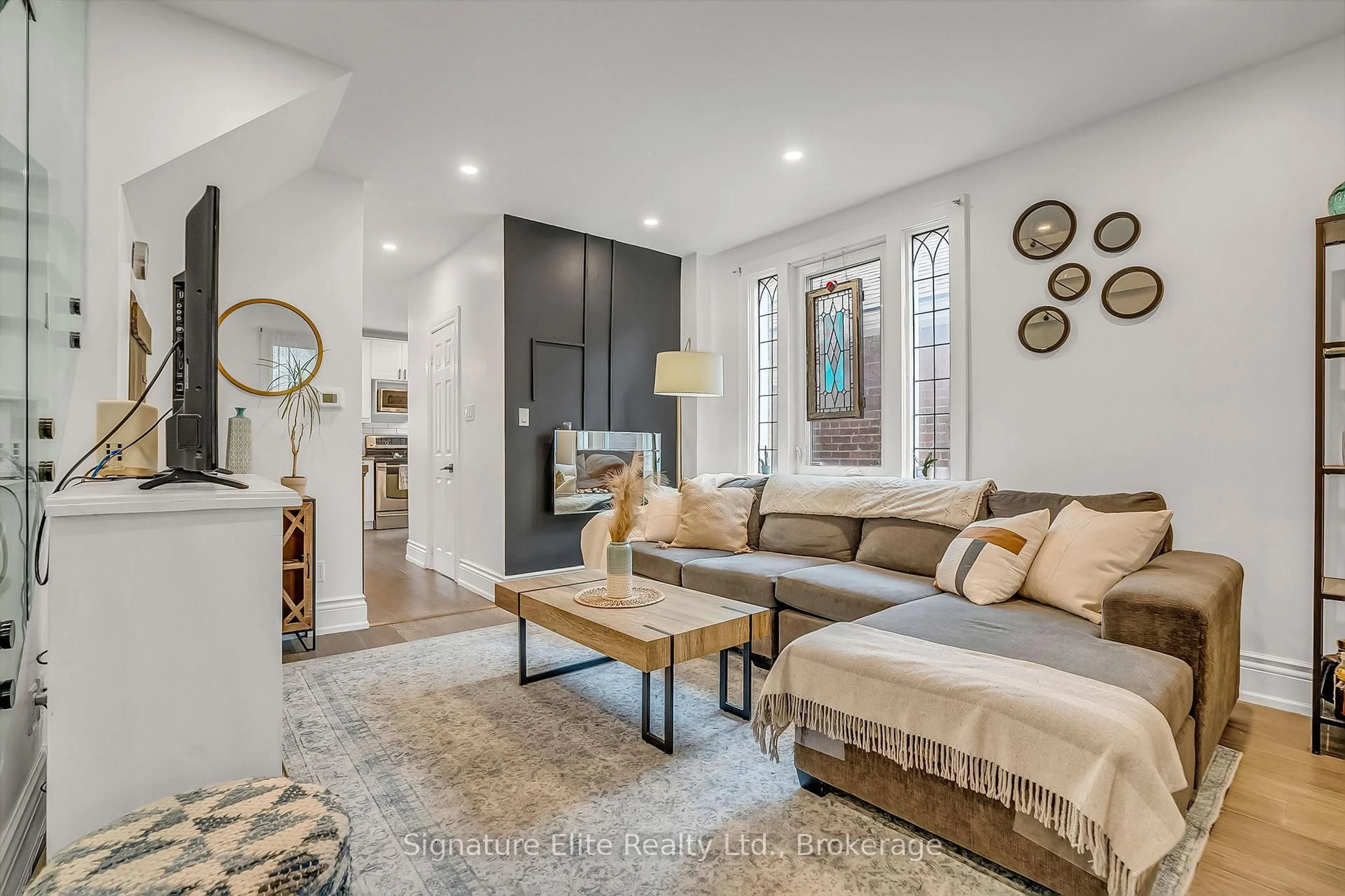 Living room with furniture, unknown for 184 Swanwick Ave, Toronto Ontario M4E 2A6
