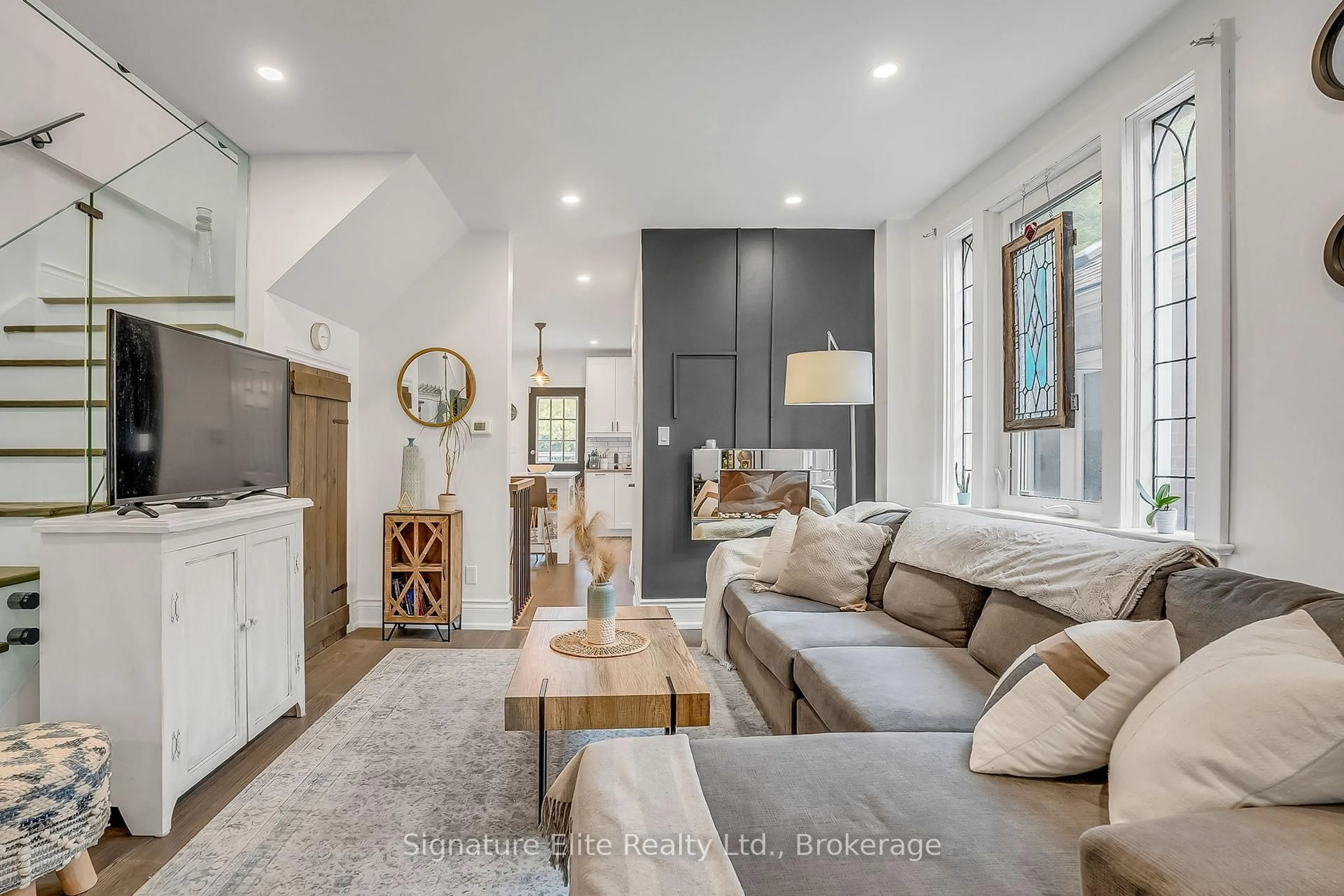 Living room with furniture, unknown for 184 Swanwick Ave, Toronto Ontario M4E 2A6
