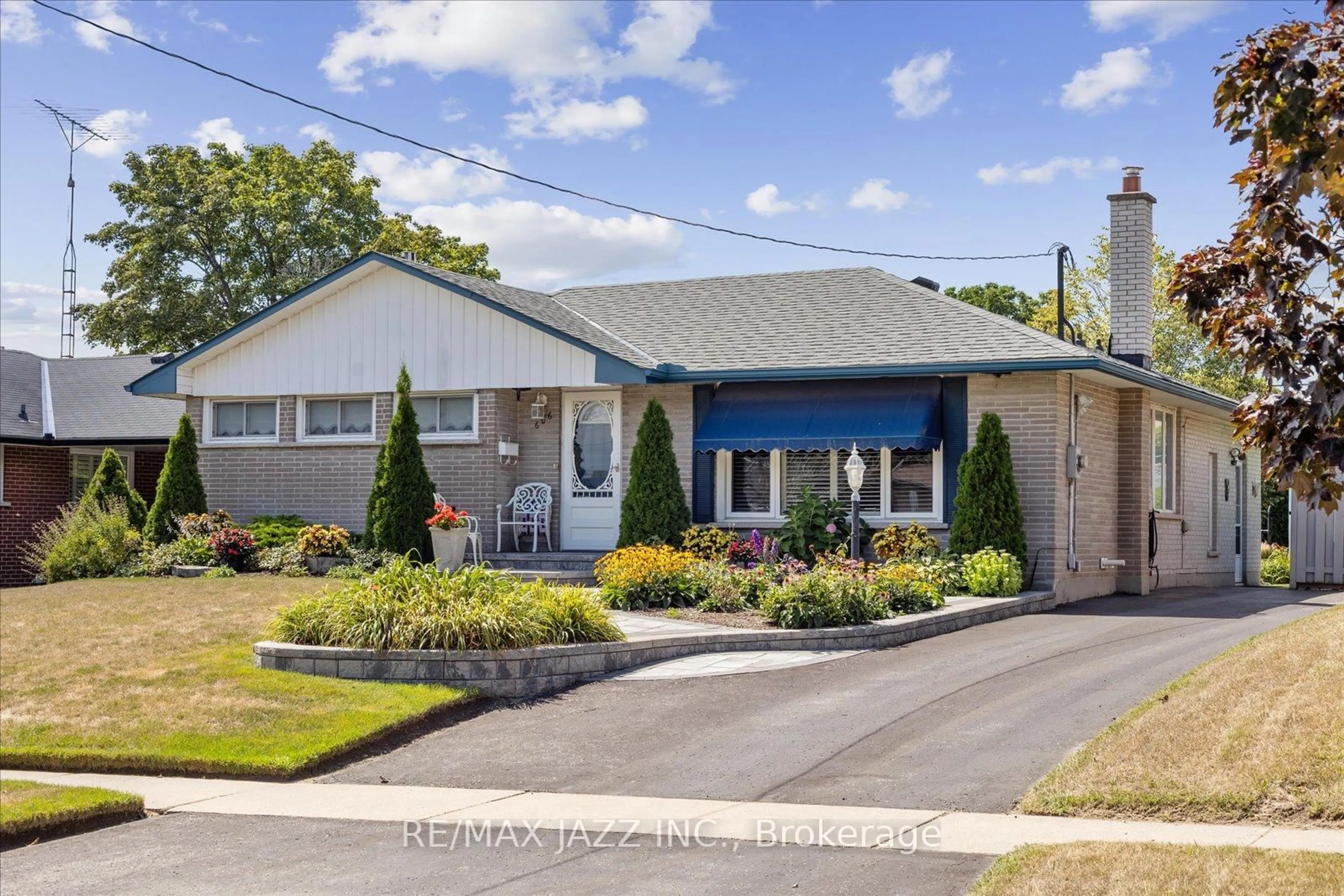 Unknown for 606 Gibbons St, Oshawa Ontario L1J 4Z8