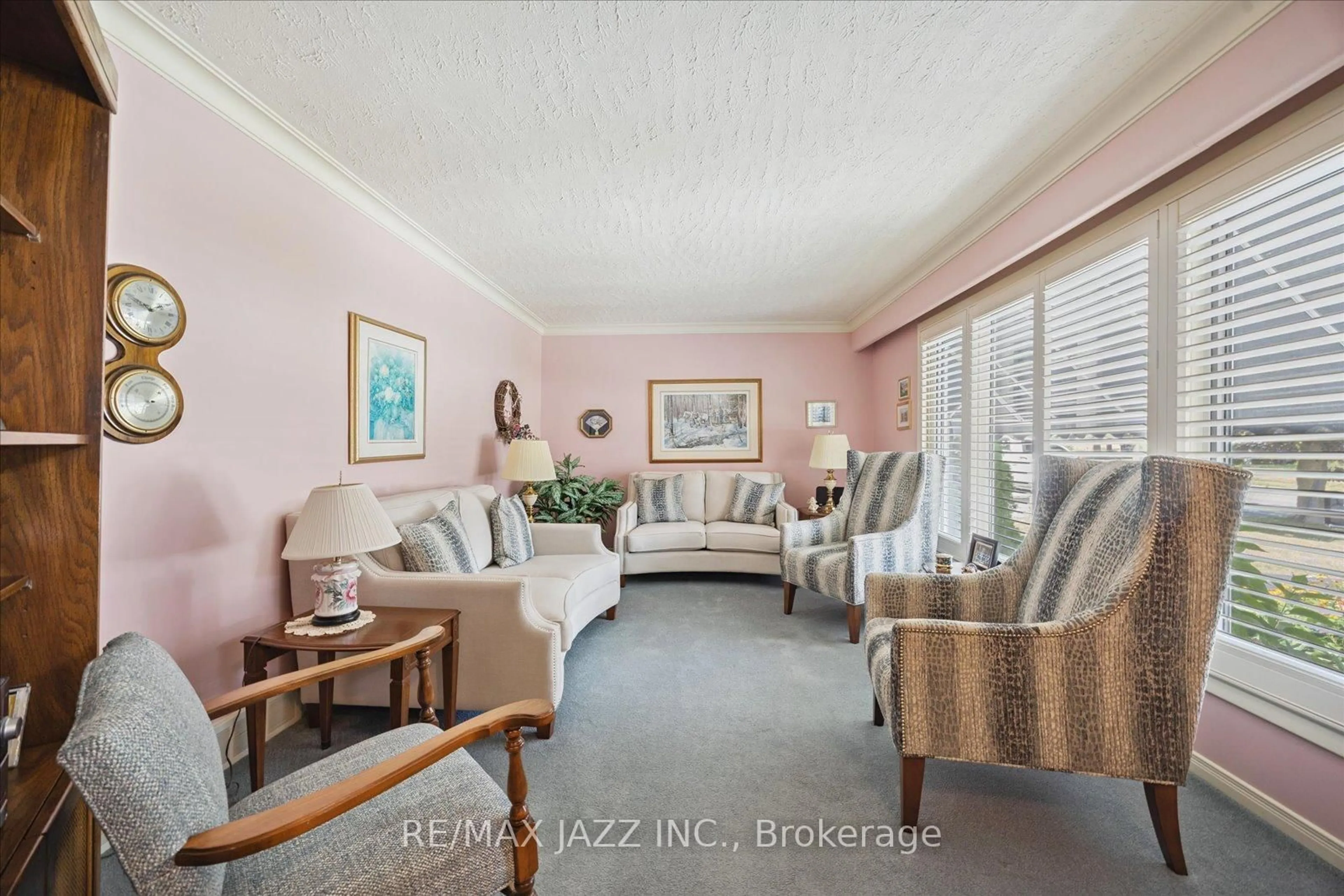 Living room with furniture, unknown for 606 Gibbons St, Oshawa Ontario L1J 4Z8