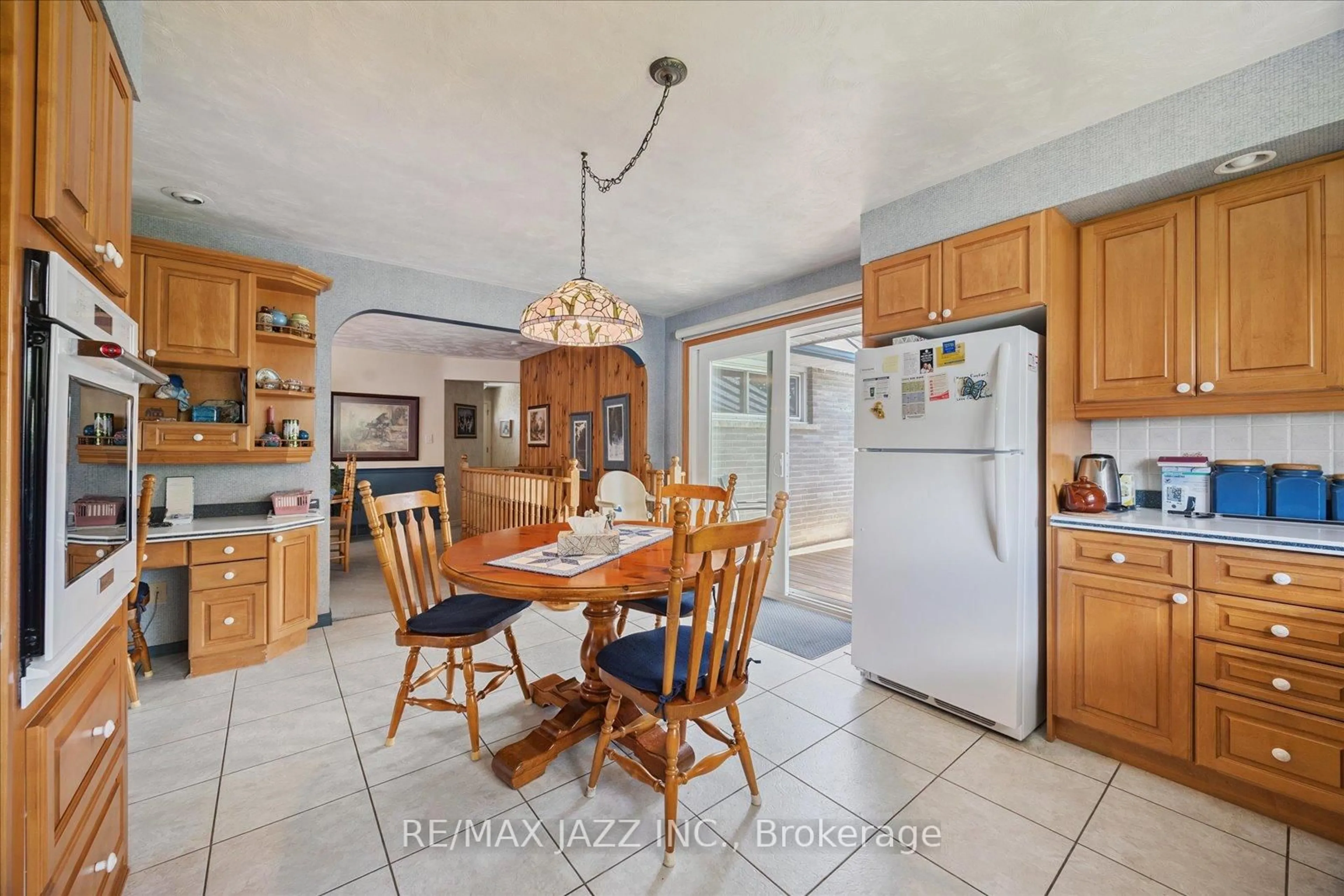 Open concept kitchen, ceramic/tile floor for 606 Gibbons St, Oshawa Ontario L1J 4Z8