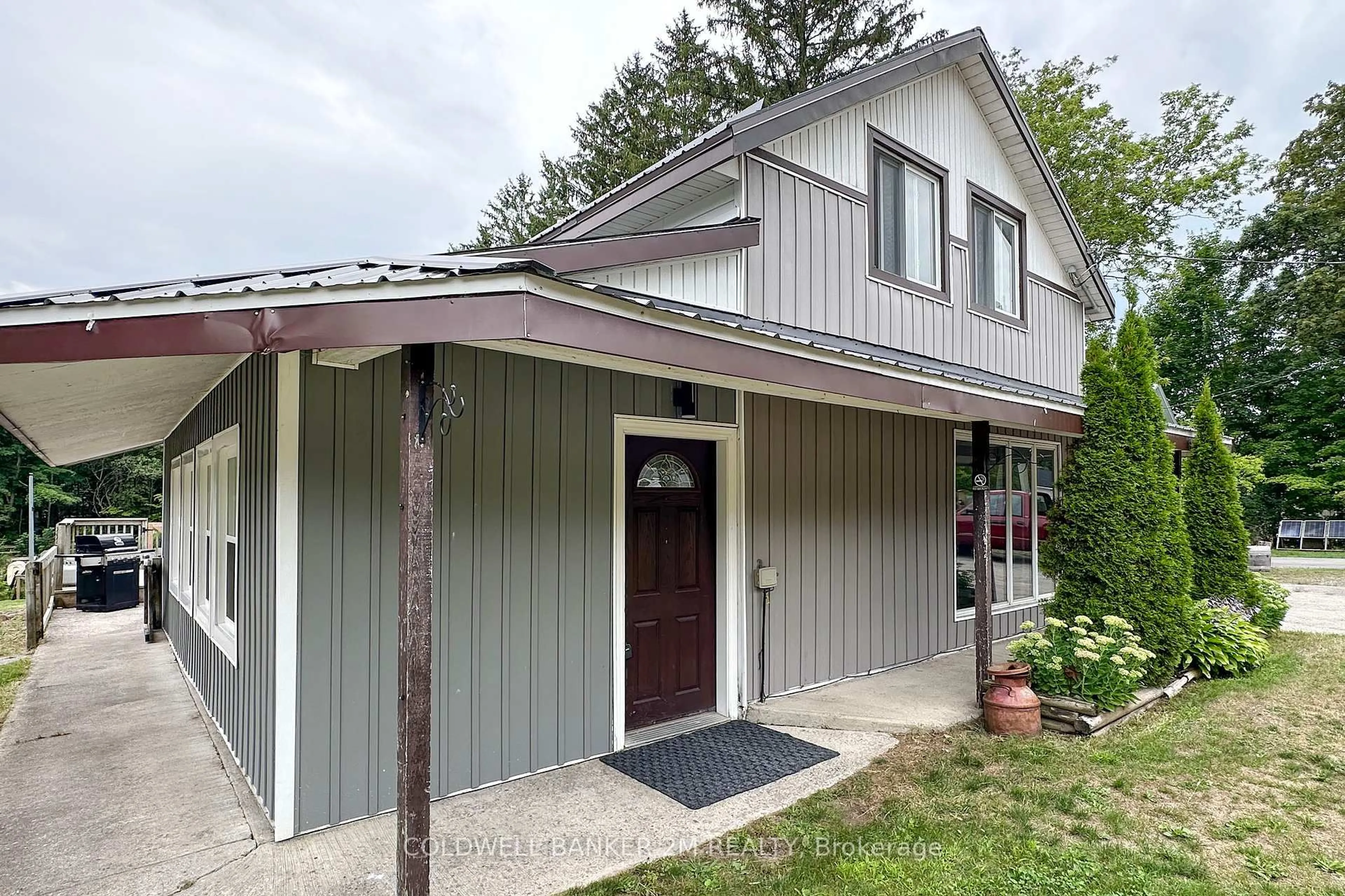 Home with vinyl exterior material, building for 10170 Old Scugog Rd, Clarington Ontario L0B 1B0
