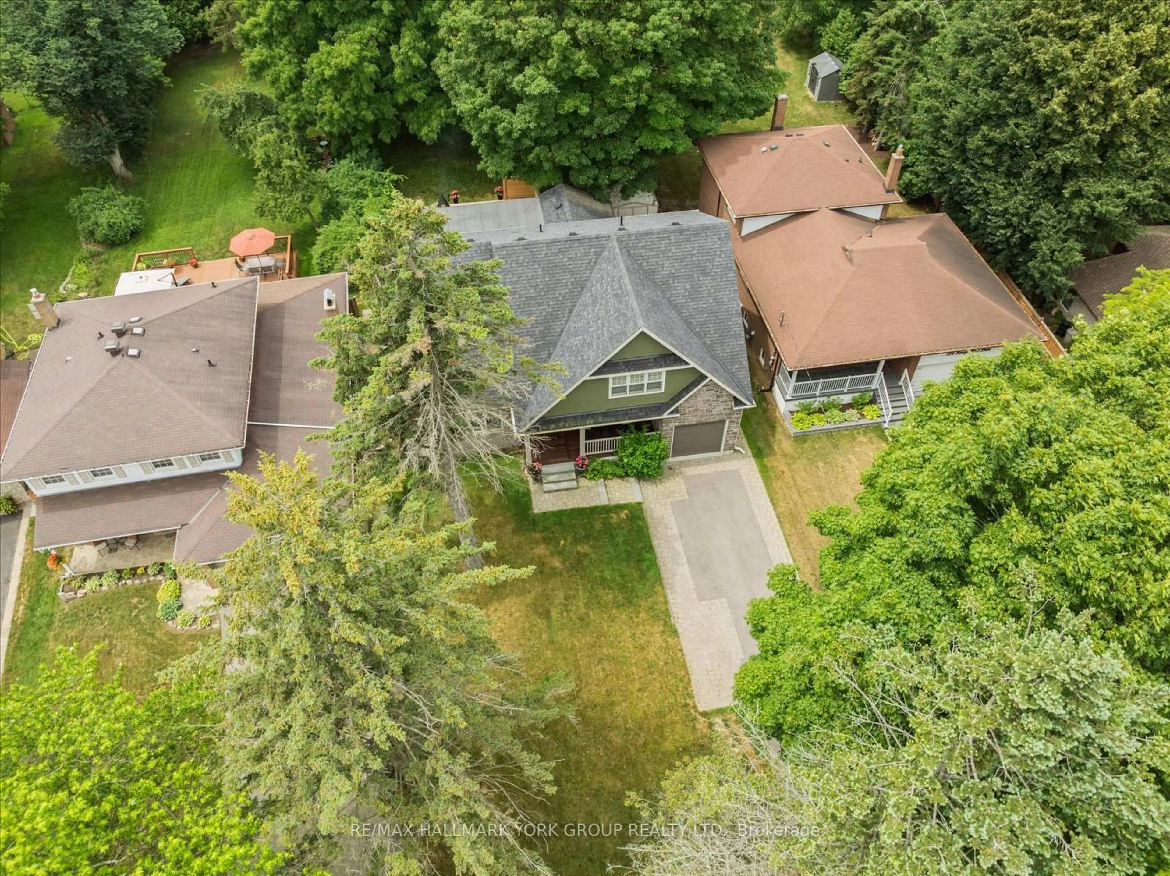 A pic from outside/outdoor area/front of a property/back of a property/a pic from drone, unknown for 380 Rouge Hills Dr, Toronto Ontario M1C 2Z5