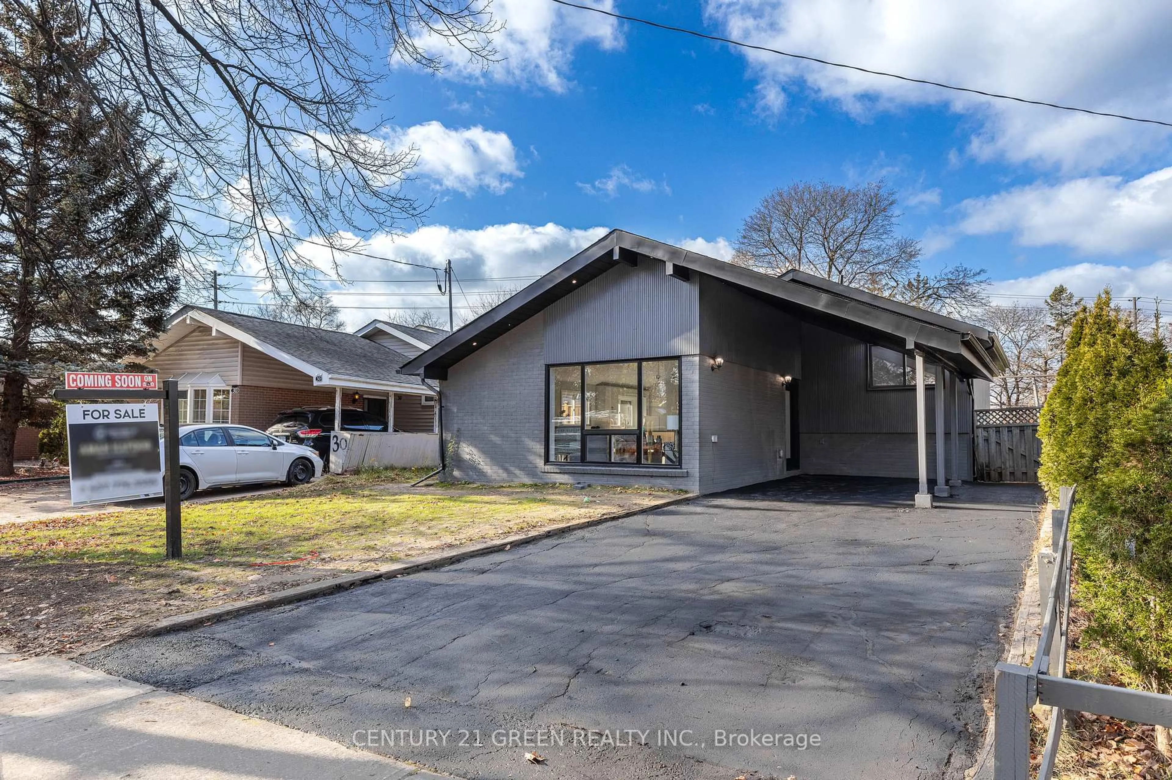 A pic from outside/outdoor area/front of a property/back of a property/a pic from drone, street for 32 Brookridge Dr, Toronto Ontario M1P 3M1