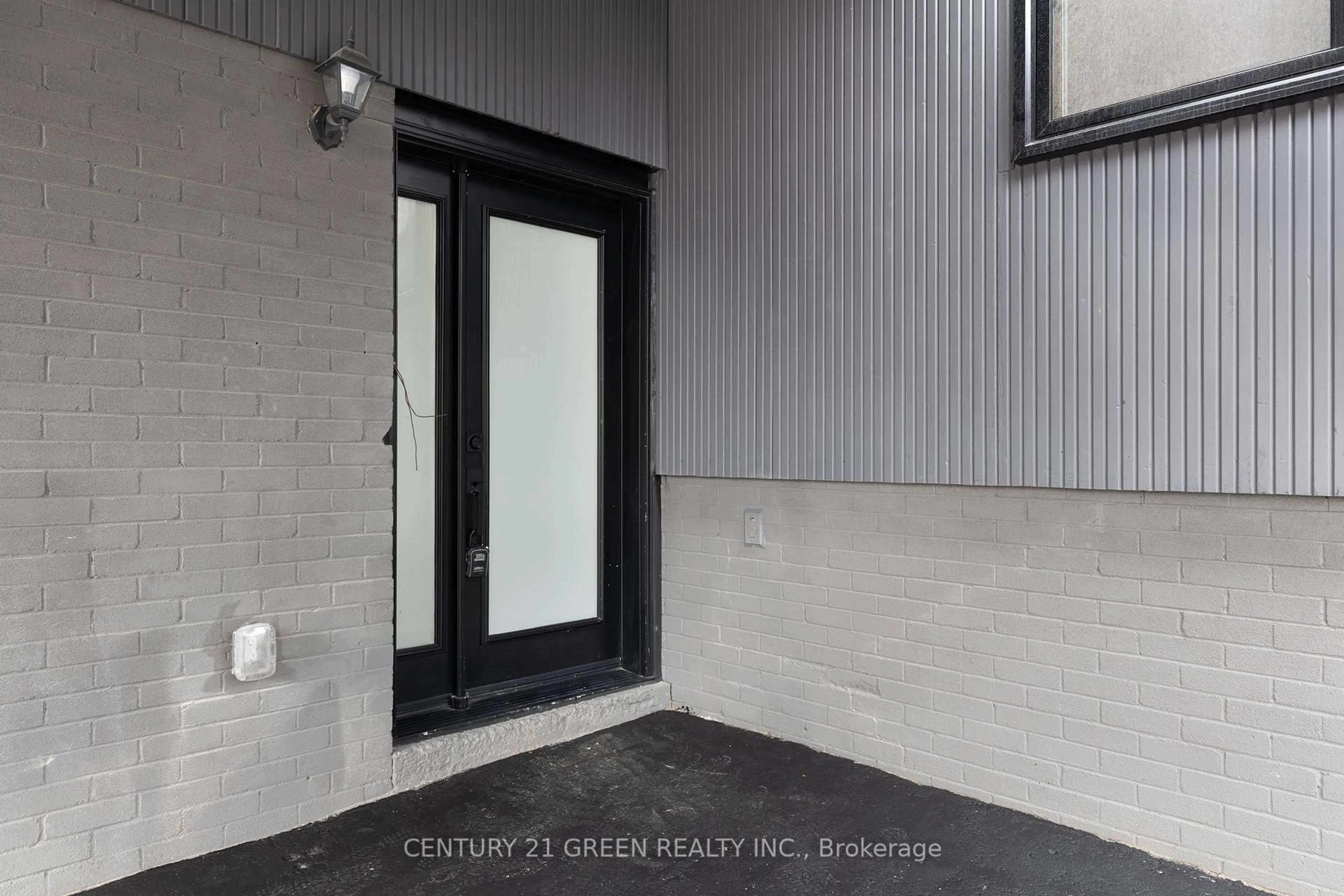 Indoor entryway for 32 Brookridge Dr, Toronto Ontario M1P 3M1