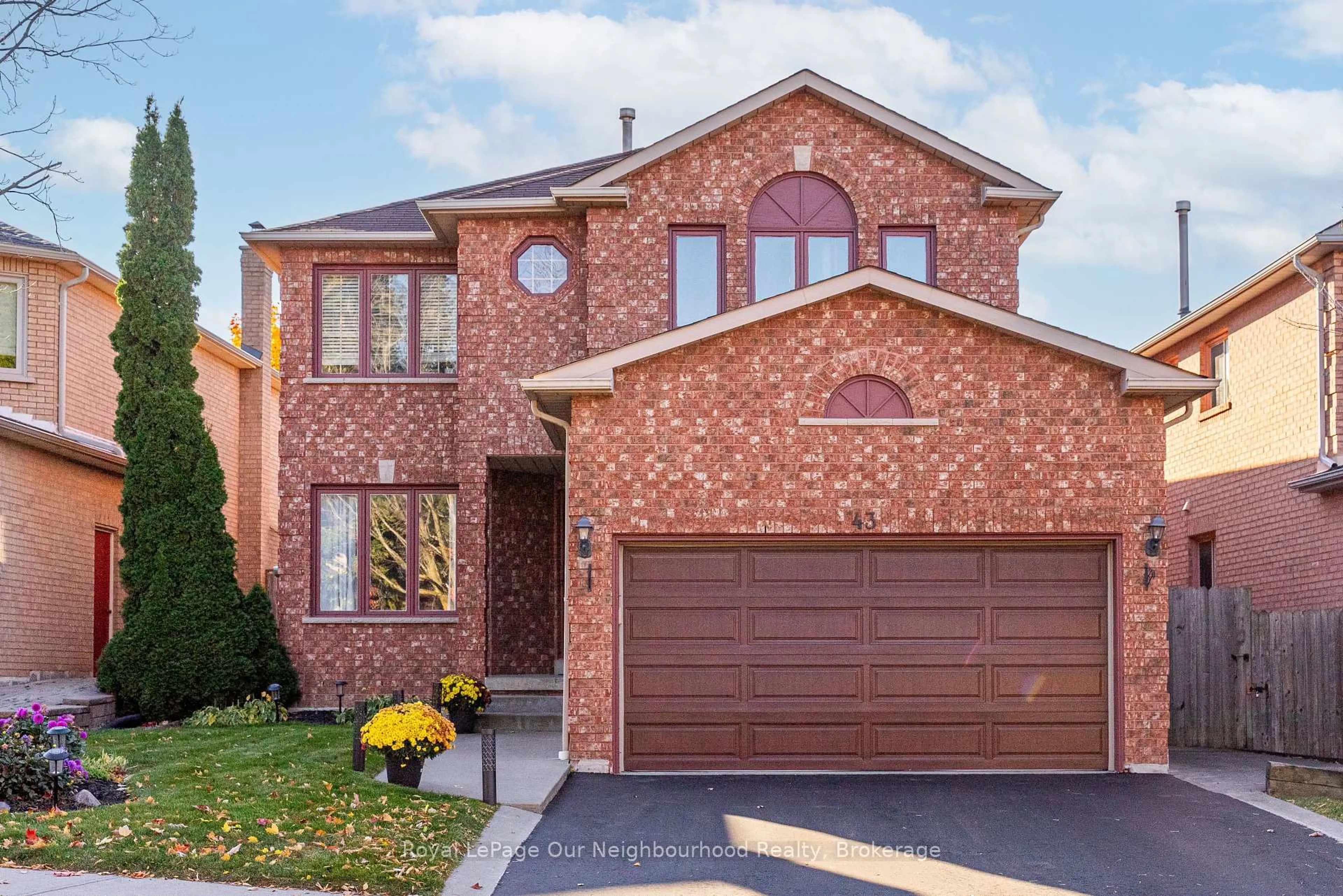 Home with brick exterior material, street for 43 Ringwood Dr, Whitby Ontario L1R 1Y7