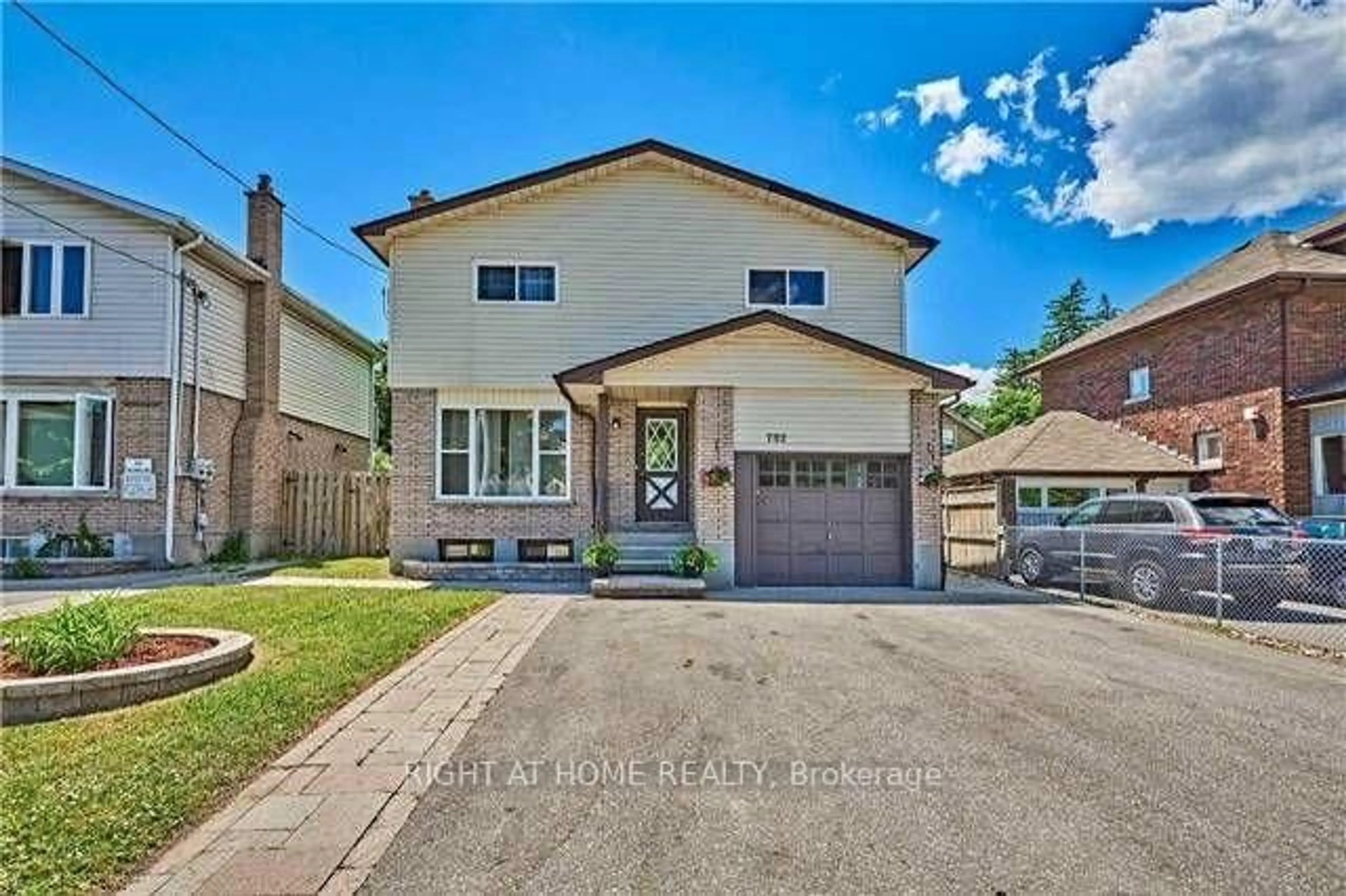 Home with brick exterior material, street for 702 Brock St, Whitby Ontario L1N 4L2