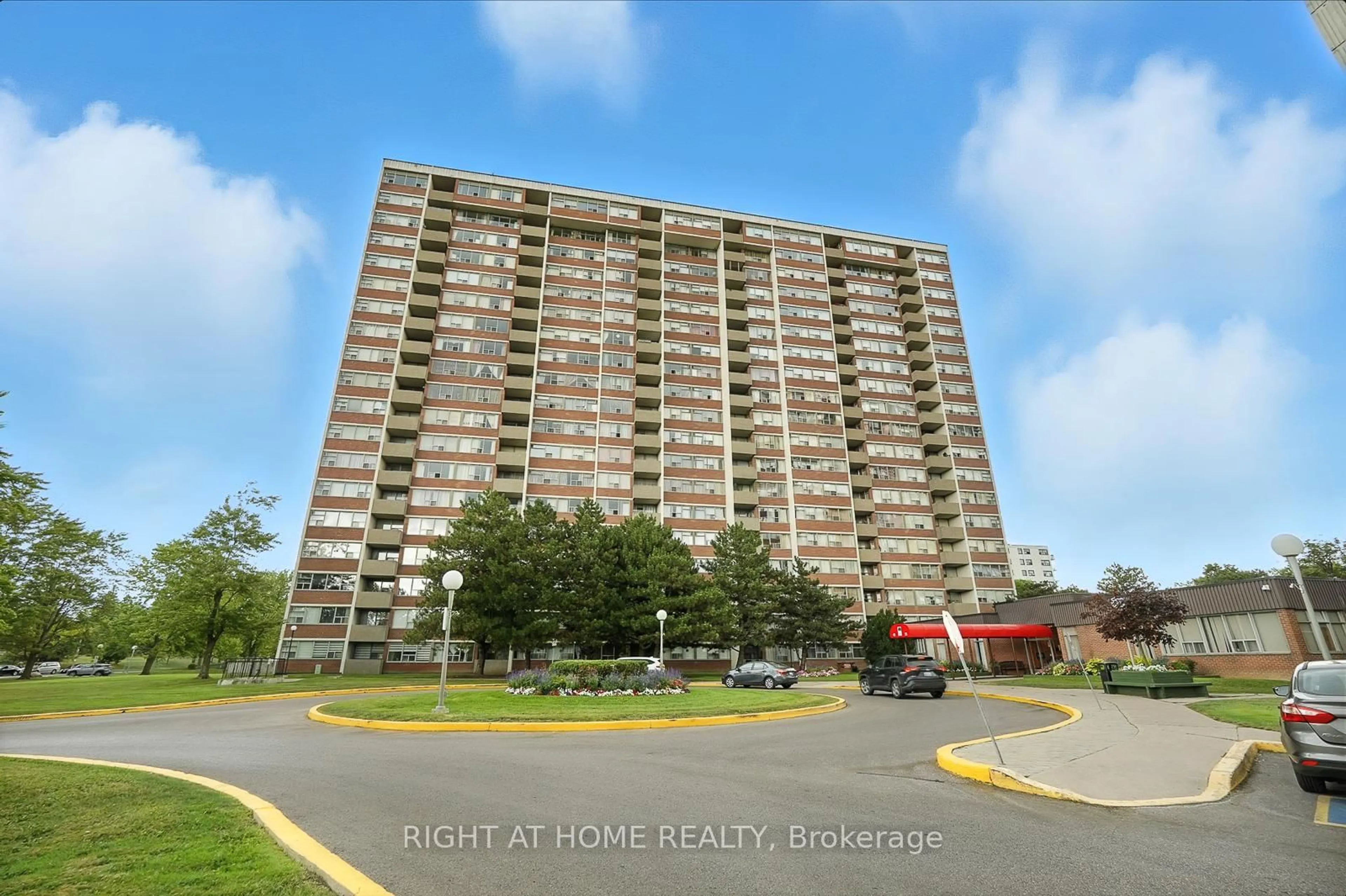 Blurry image for 45 Silver Springs Blvd #902, Toronto Ontario M1V 1R2