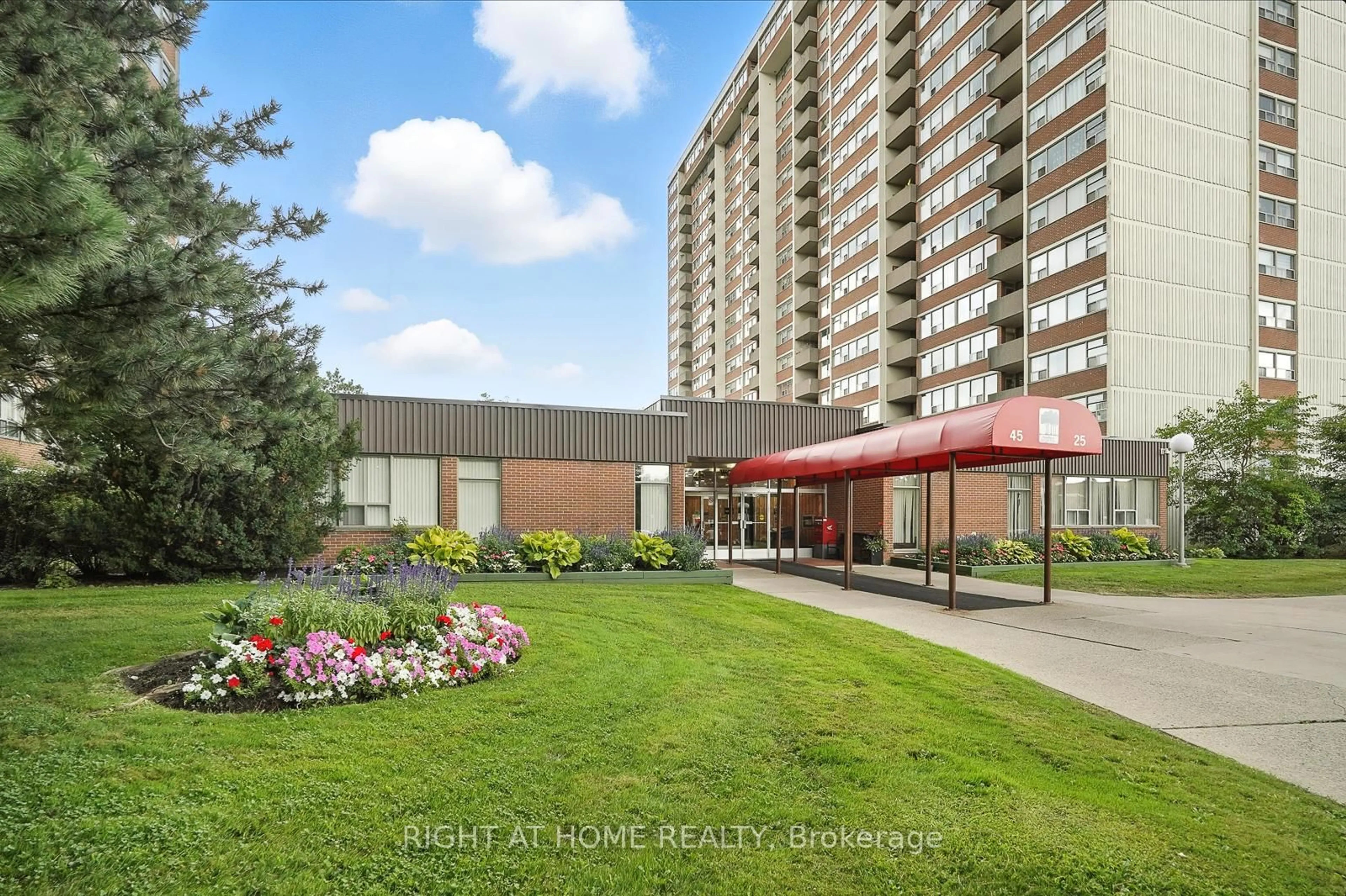 Patio, building for 45 Silver Springs Blvd #902, Toronto Ontario M1V 1R2