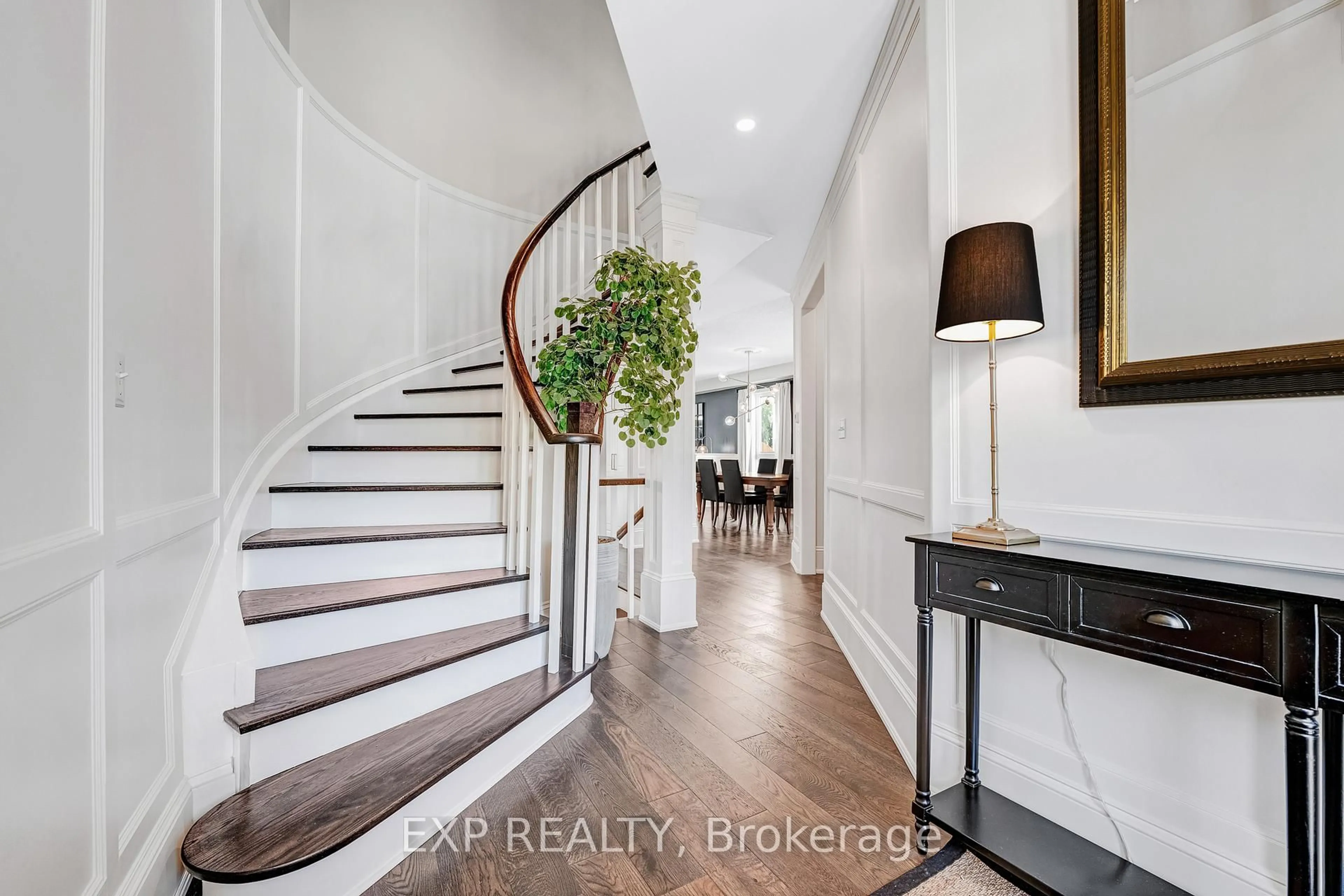 Indoor entryway for 184 Cachet Blvd, Whitby Ontario L1M 2L9