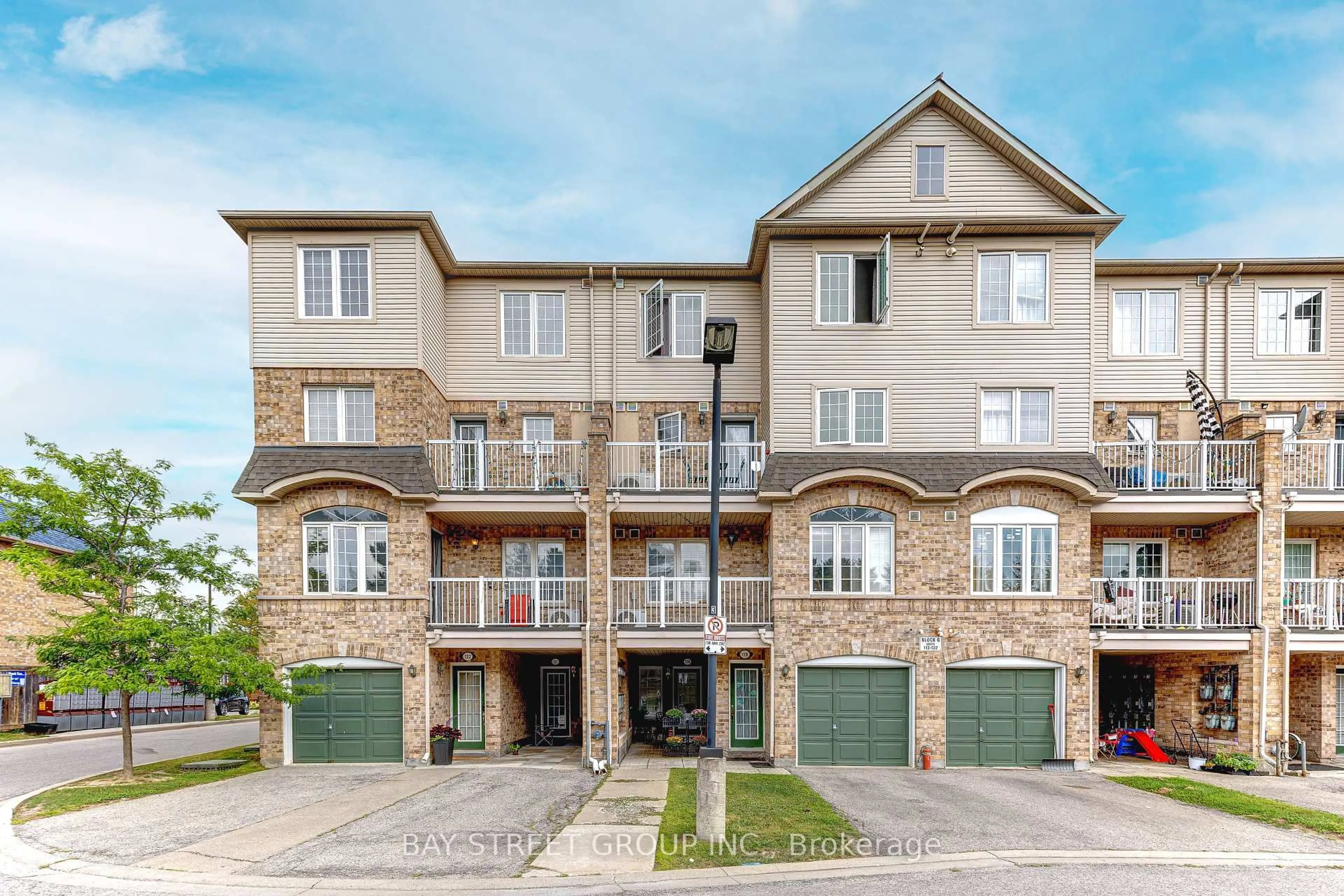 A pic from outside/outdoor area/front of a property/back of a property/a pic from drone, street for 42 Pinery Tr #120, Toronto Ontario M1B 6K2