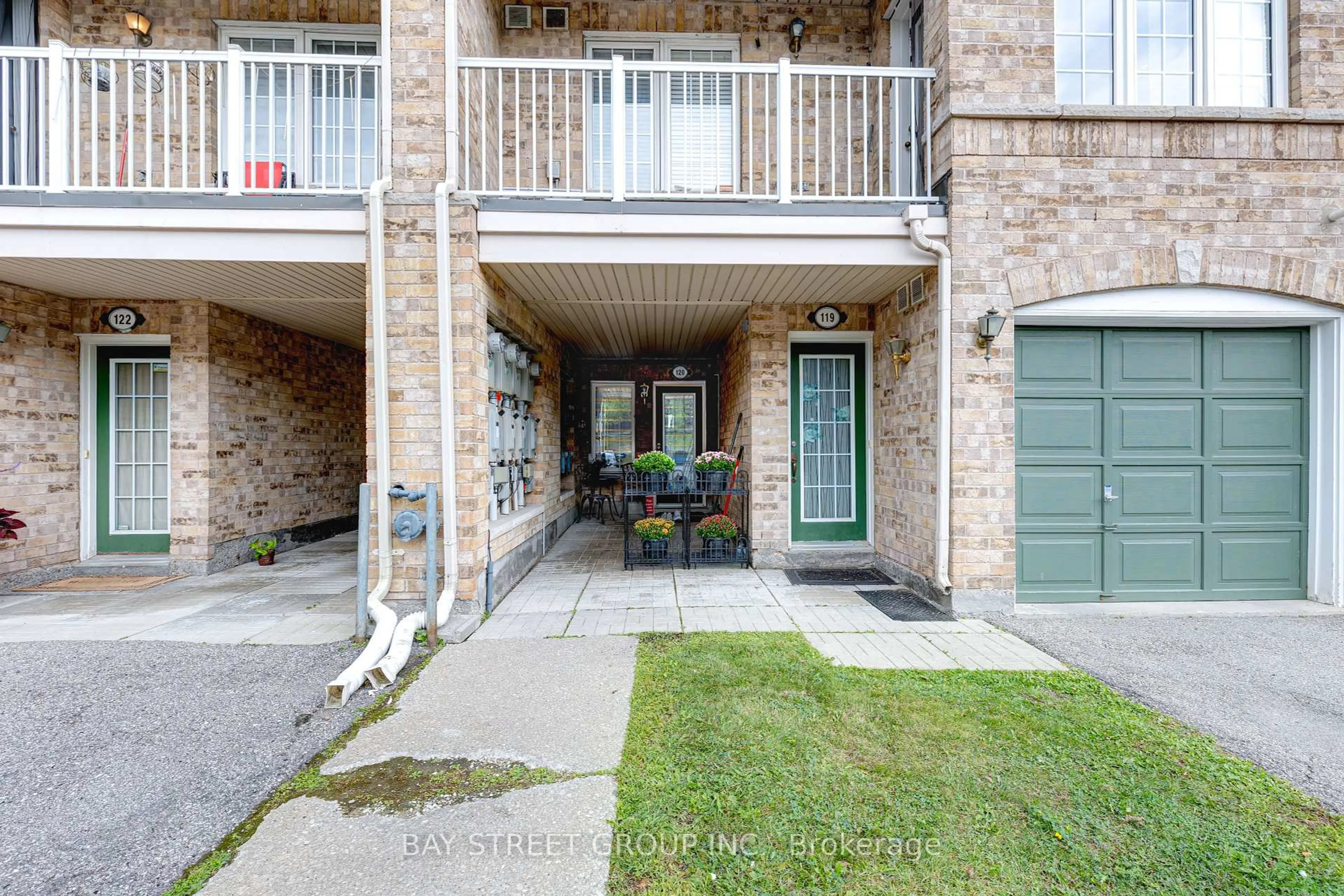 Patio, street for 42 Pinery Tr #120, Toronto Ontario M1B 6K2
