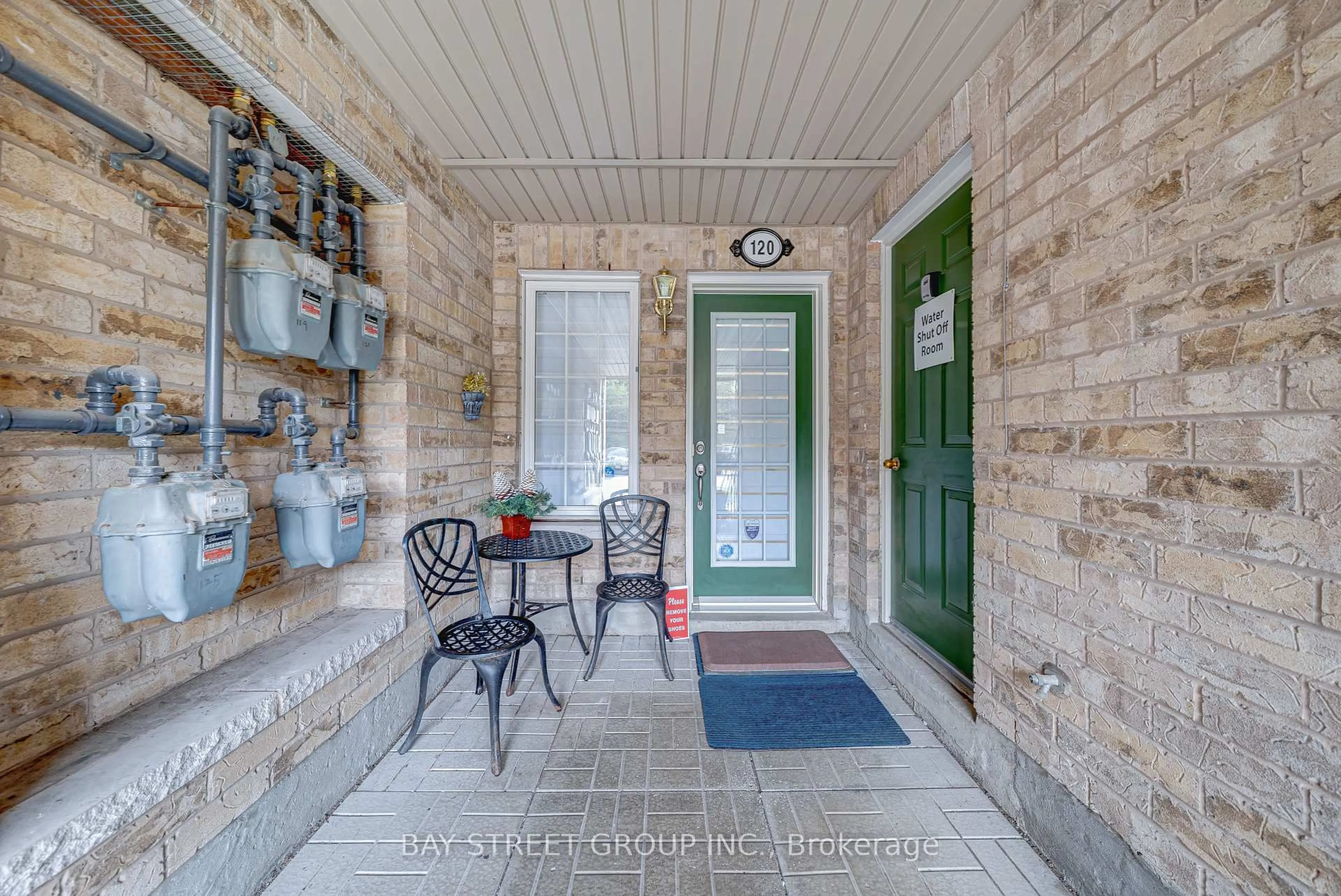 Indoor entryway for 42 Pinery Tr #120, Toronto Ontario M1B 6K2