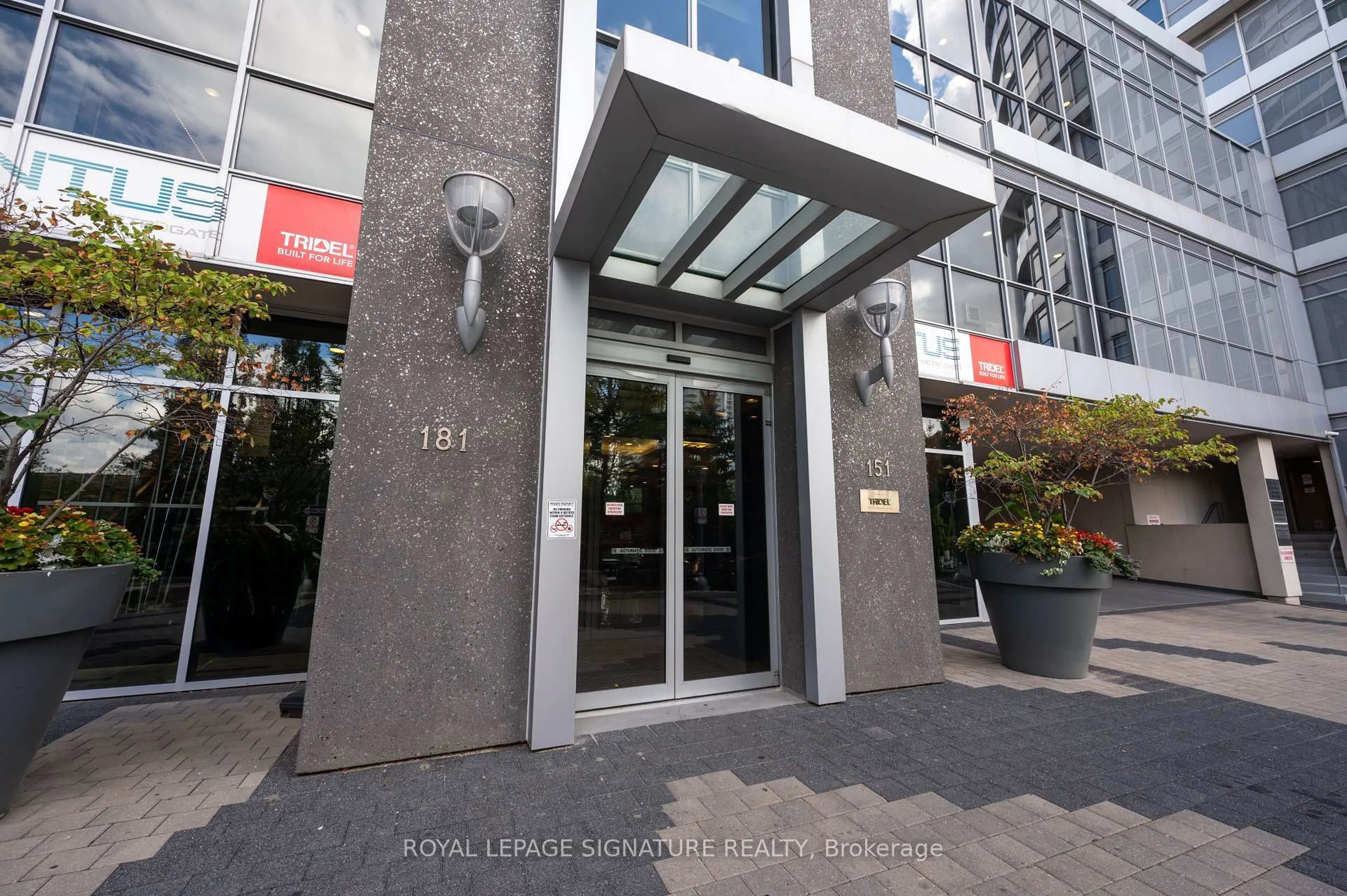 Indoor foyer for 181 Village Green Sq #921, Toronto Ontario M1S 0K6