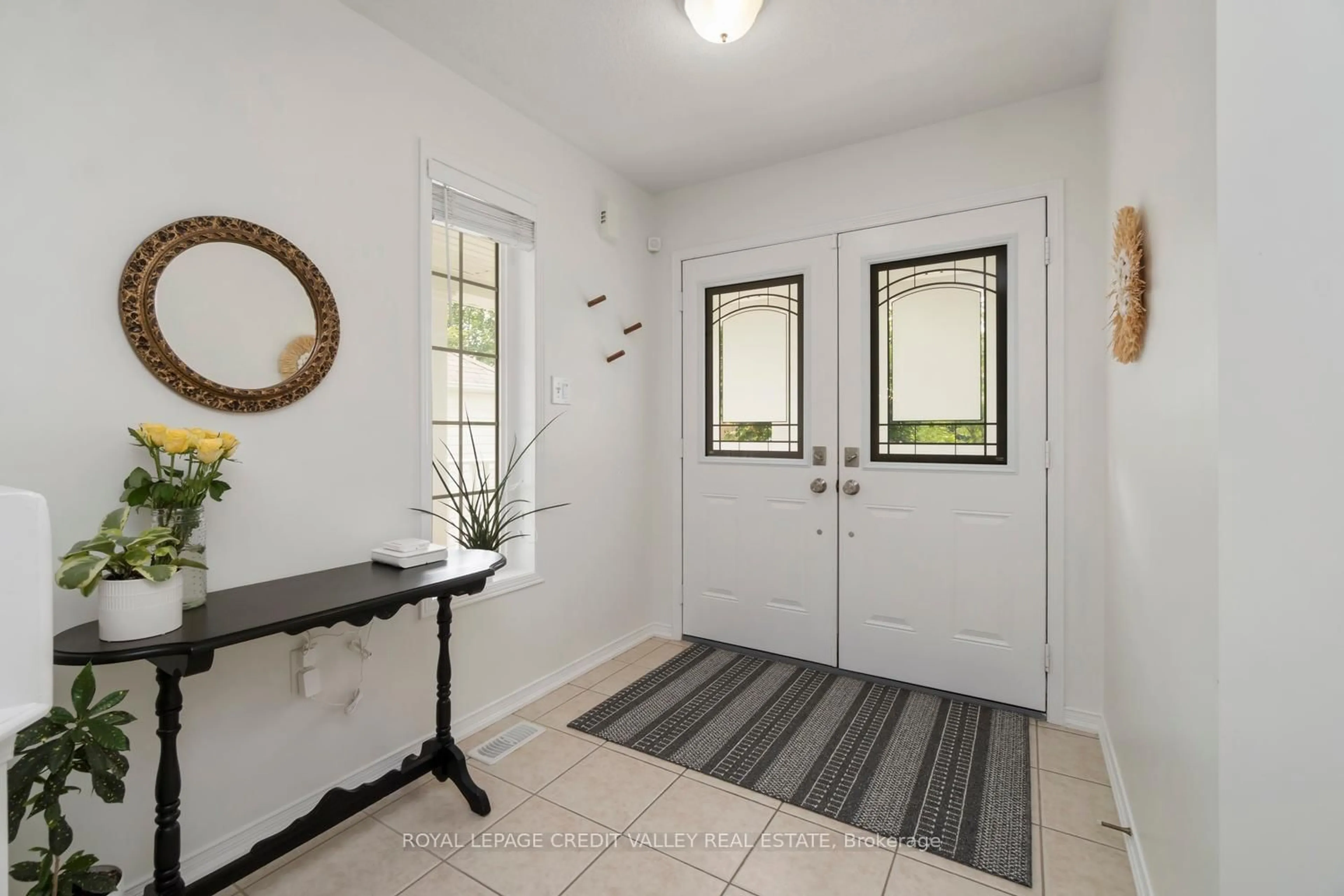 Indoor entryway for 1789 Badgley Dr, Oshawa Ontario L1K 0H6