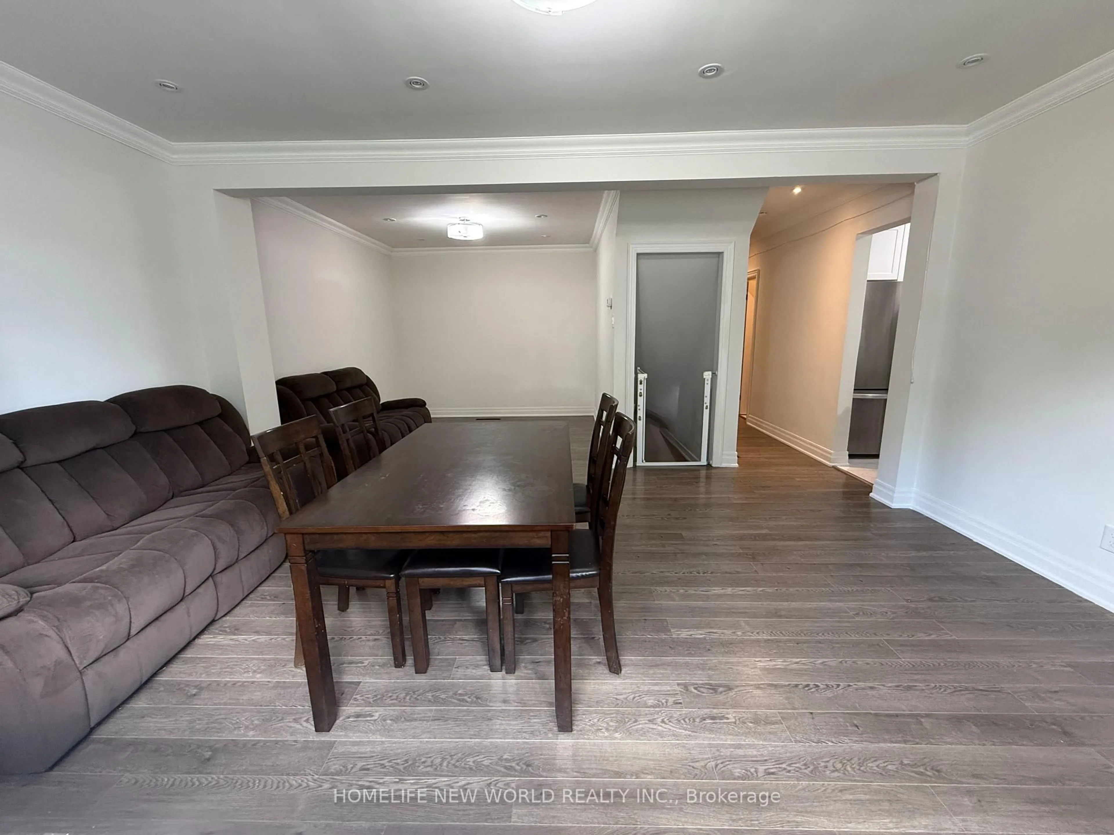A pic of a room for 111 Vauxhall Dr, Toronto Ontario M1P 1R5