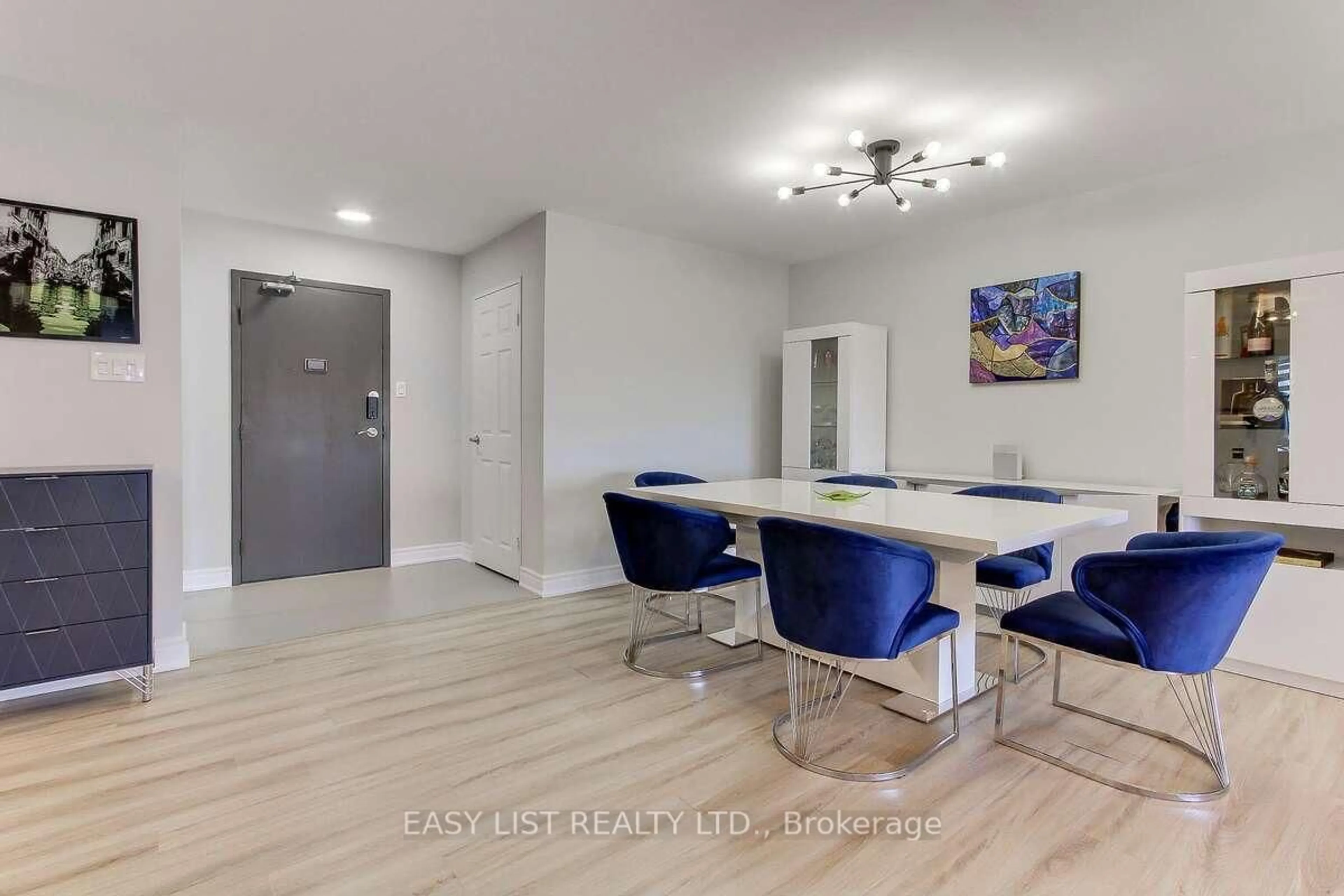 A pic of a room for 2330 Bridletowne Circ #2109, Toronto Ontario M1W 3P6