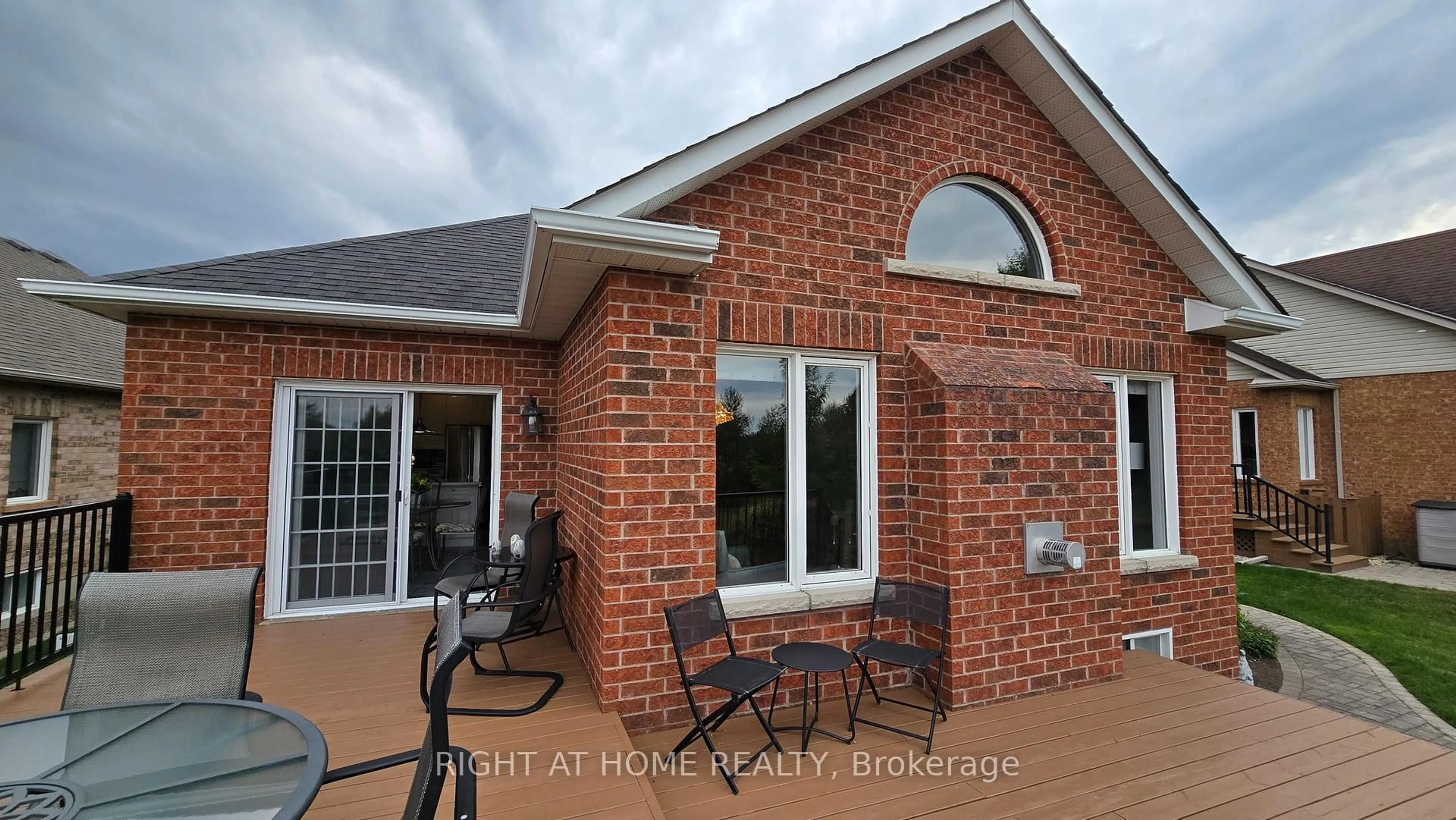 Home with brick exterior material, water/lake/river/ocean view for 299 Waterbury Cres, Scugog Ontario L9L 1S5