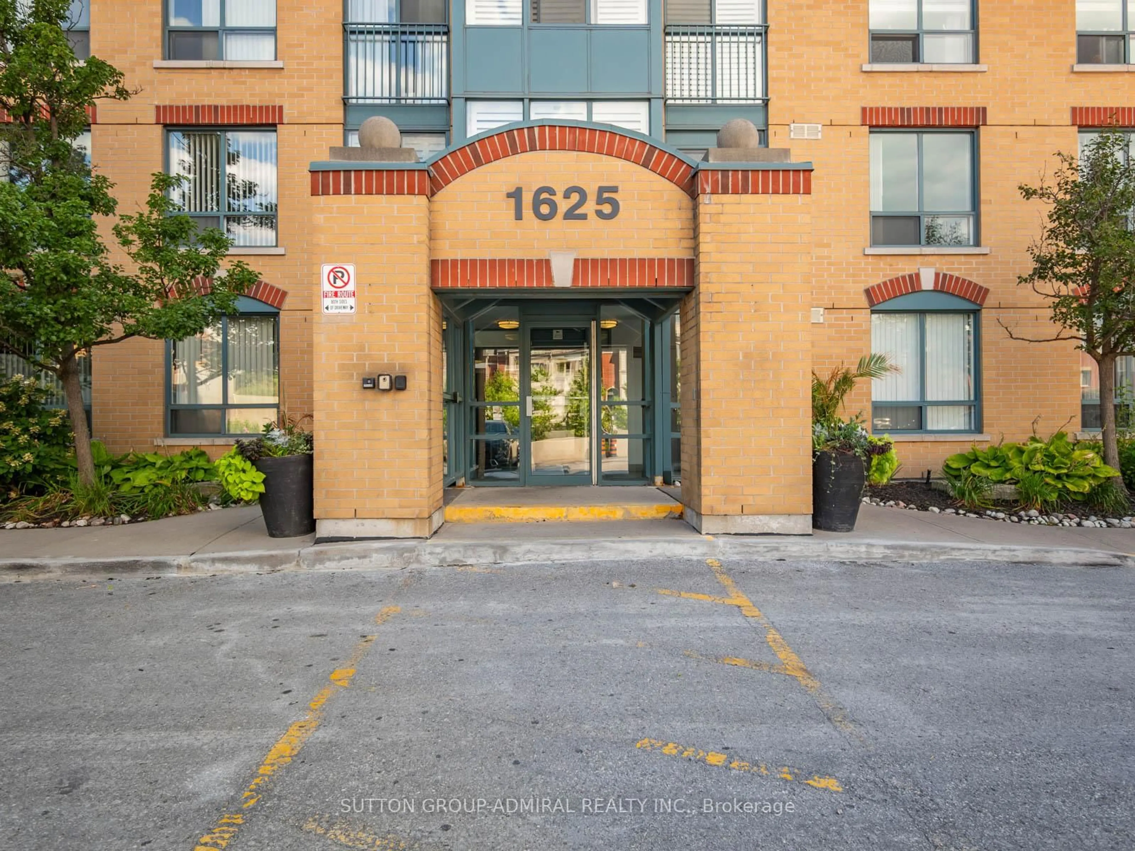Indoor foyer for 1625 Pickering Pkwy #601, Pickering Ontario L1V 6Z6