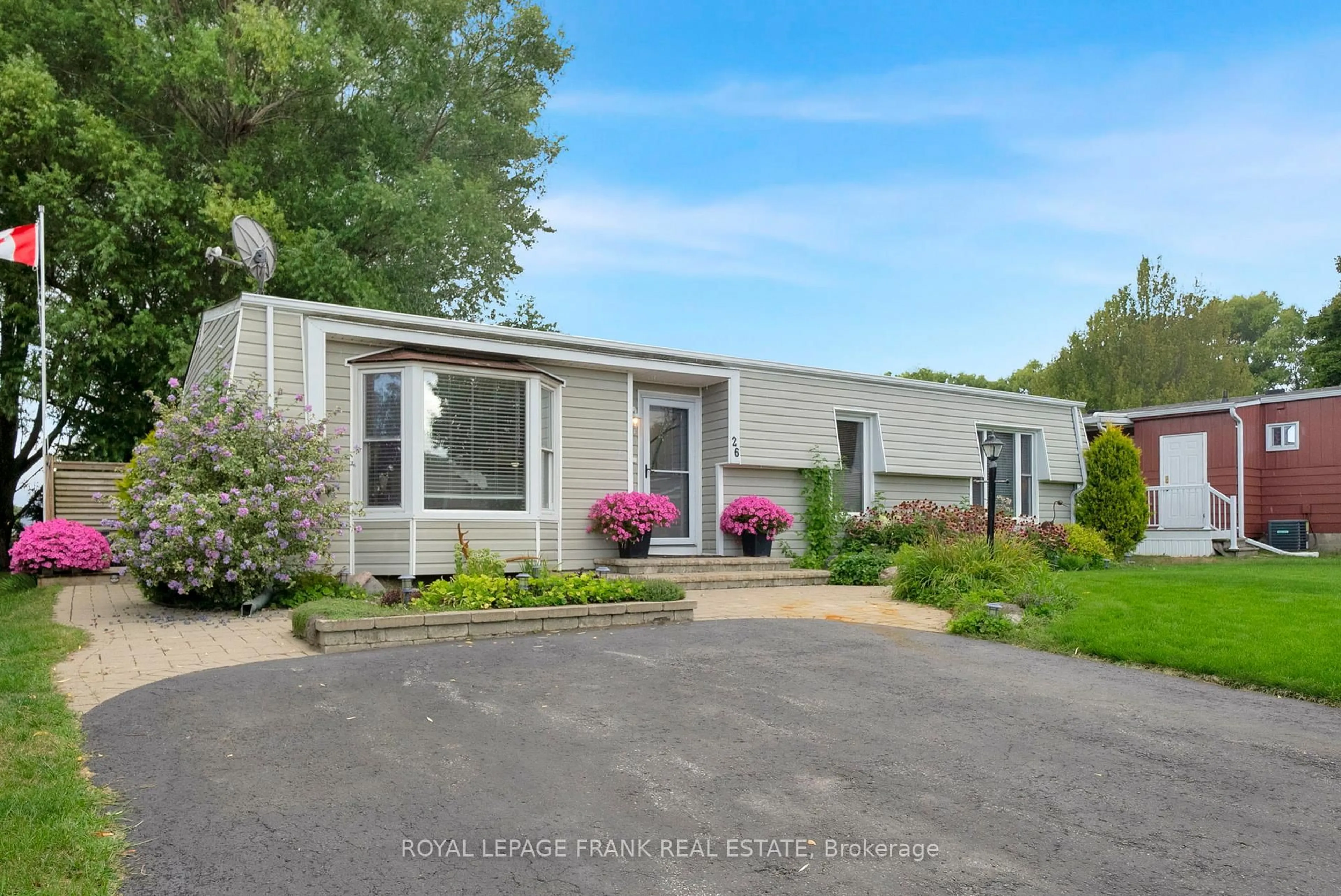 Home with vinyl exterior material, street for 26 Pineridge Cres, Clarington Ontario L1B 1B9