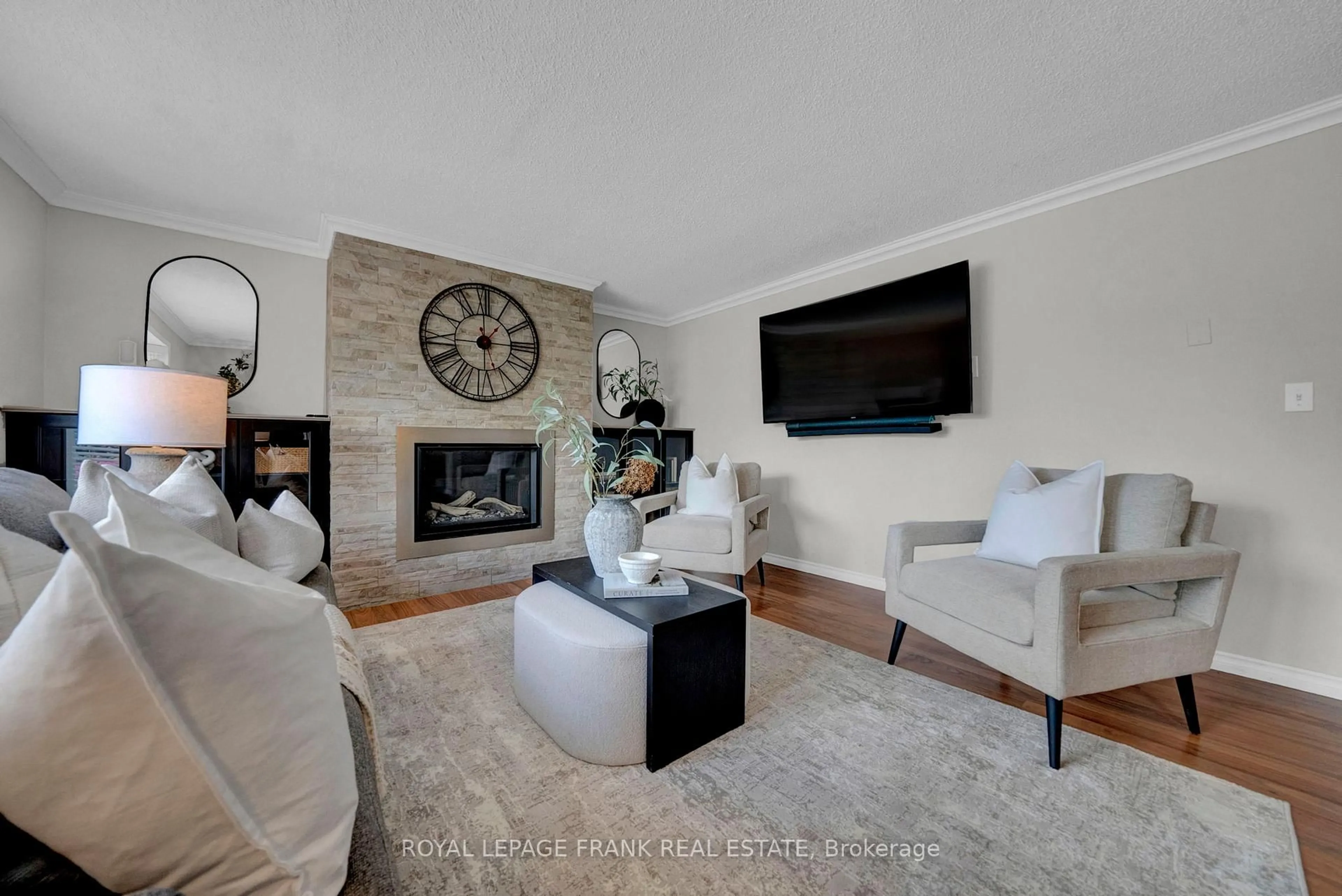 Living room with furniture, unknown for 26 Pineridge Cres, Clarington Ontario L1B 1B9