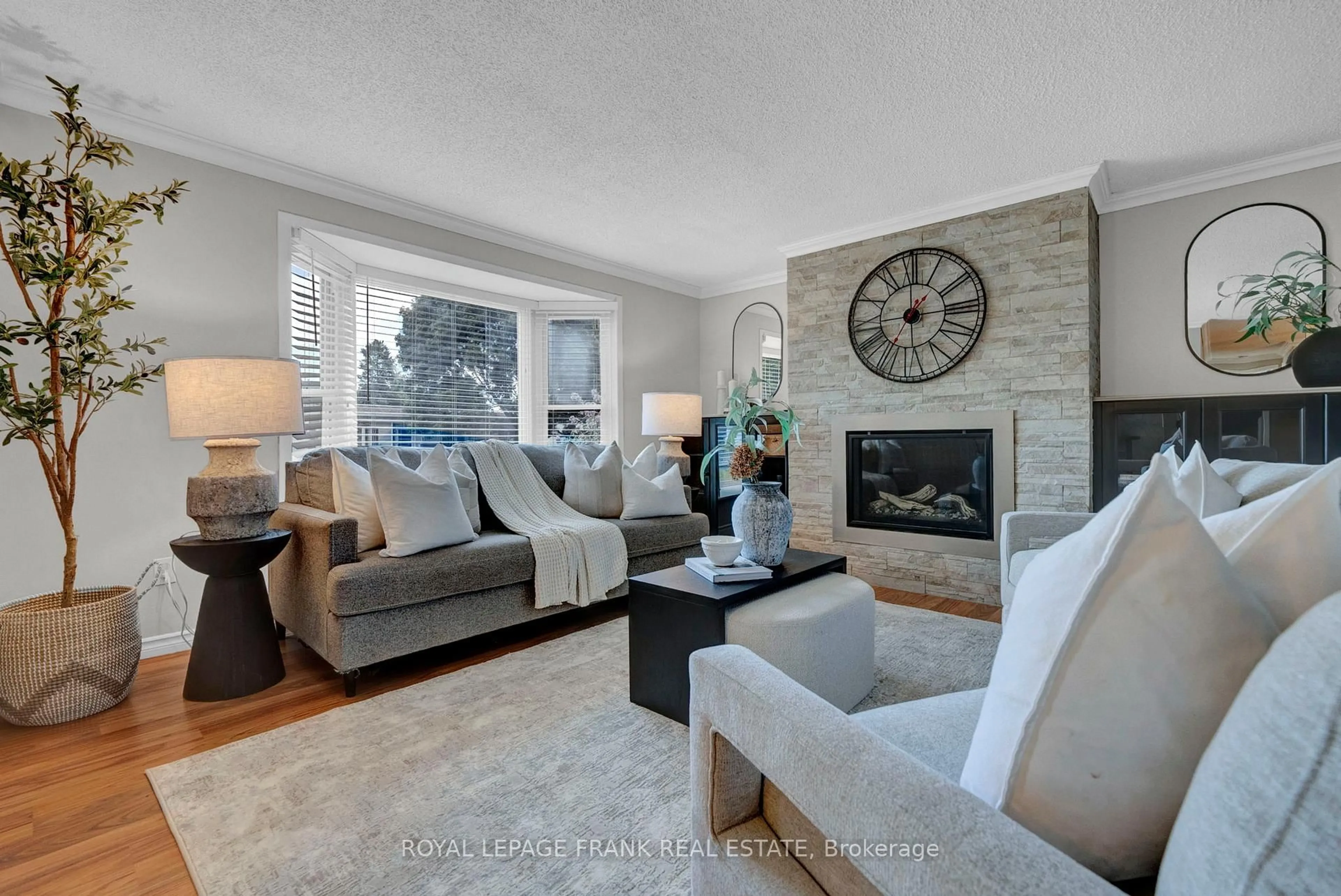 Living room with furniture, unknown for 26 Pineridge Cres, Clarington Ontario L1B 1B9