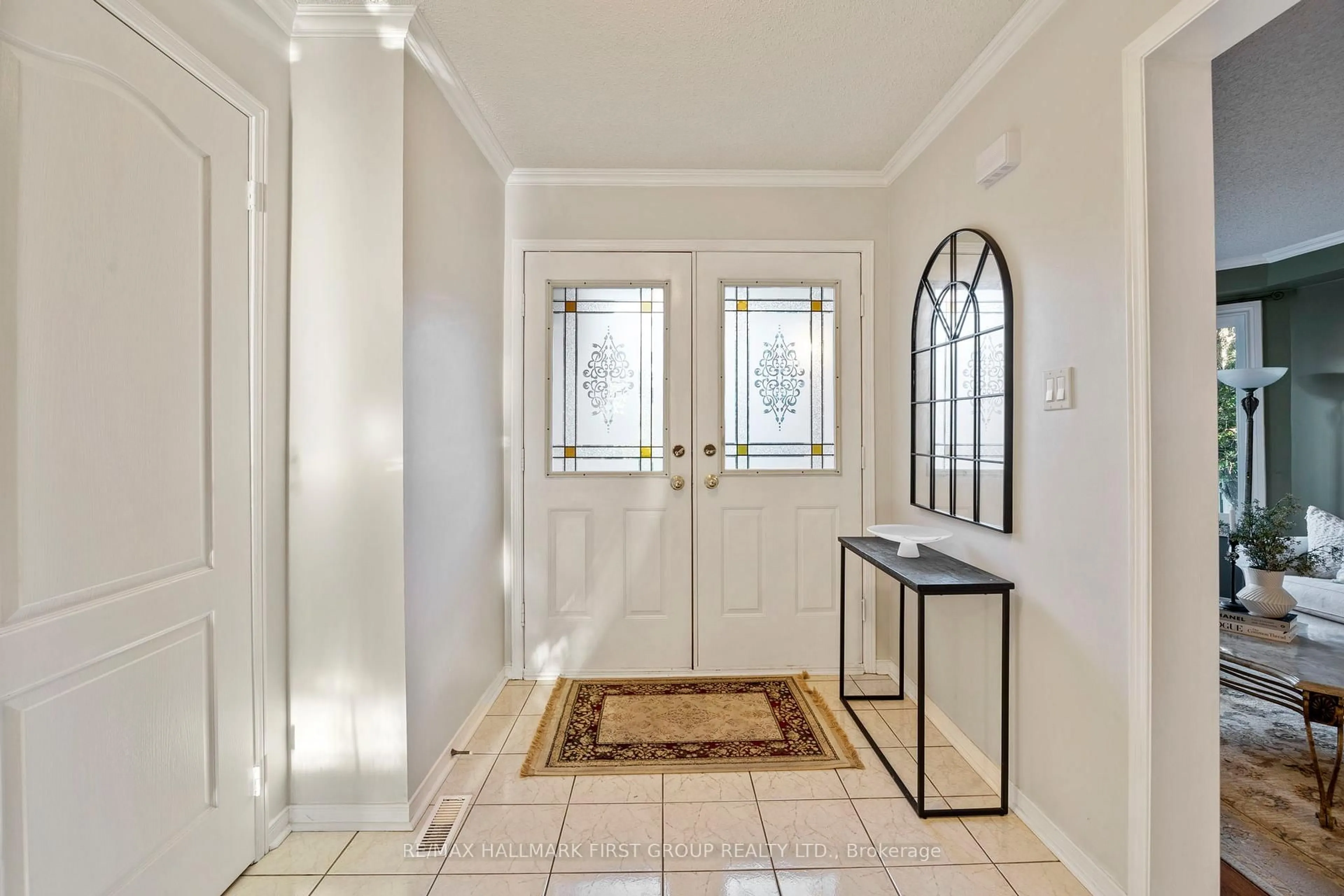 Indoor entryway for 68 Forest Heights St, Whitby Ontario L1R 1X4