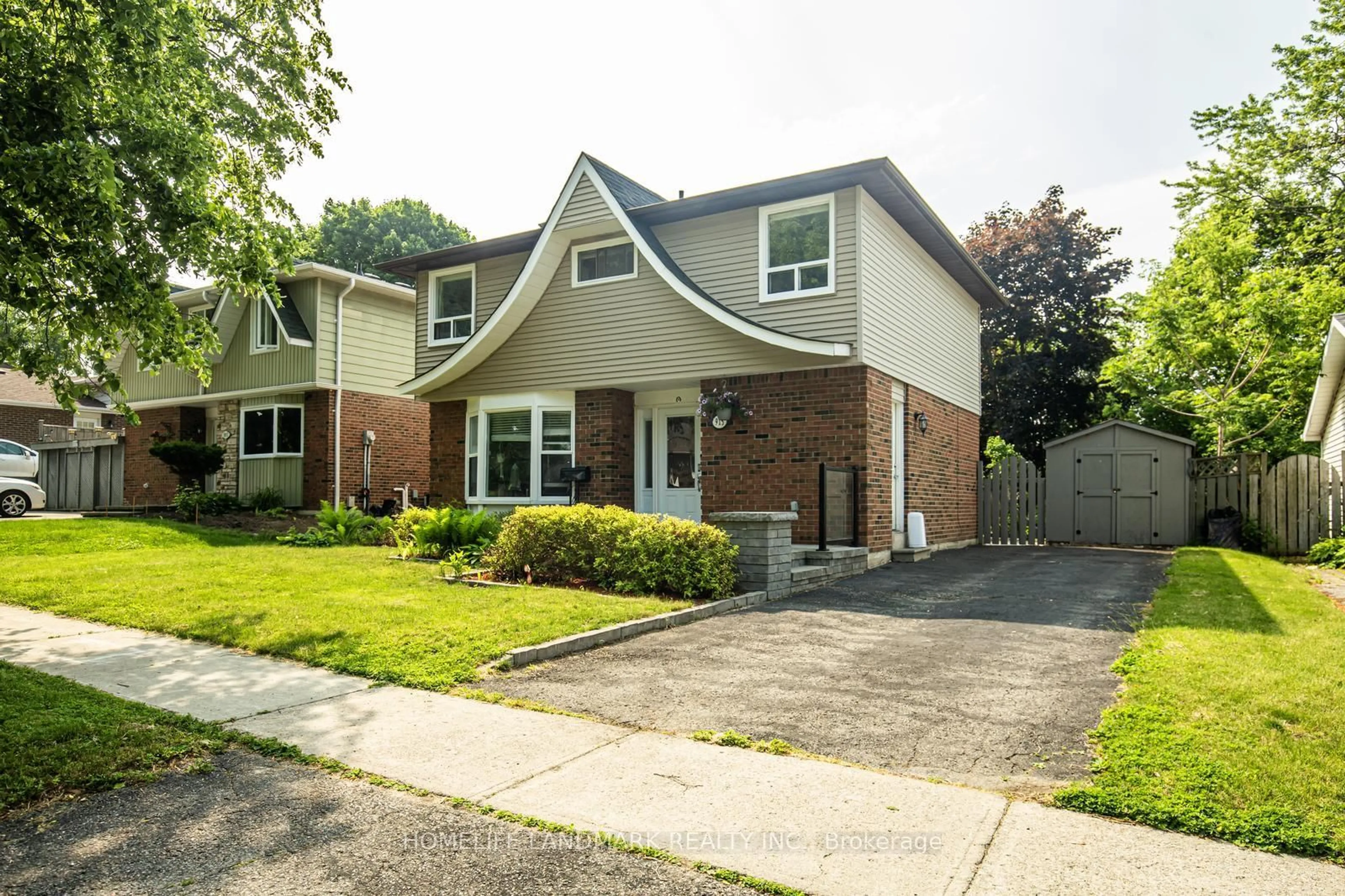 Home with brick exterior material, street for 915 Harding St, Whitby Ontario L1N 1Y6