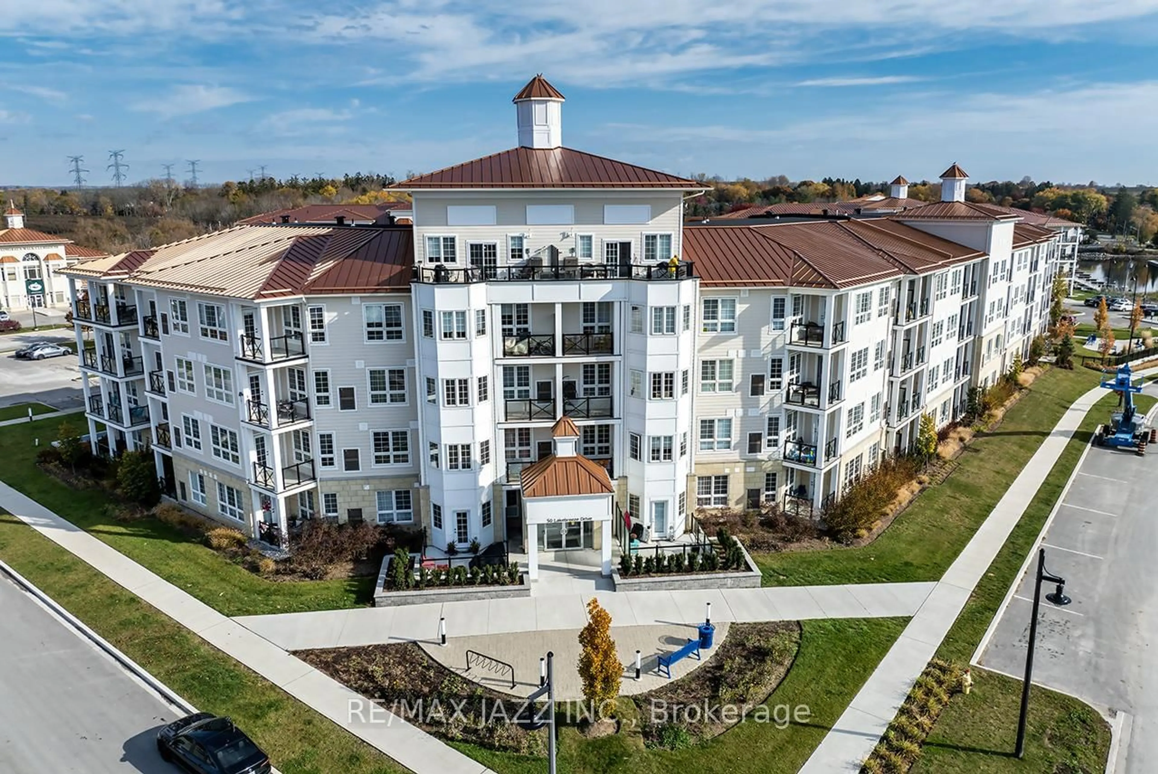 A pic from outside/outdoor area/front of a property/back of a property/a pic from drone, building for 50 Lakebreeze Dr #126, Clarington Ontario L1B 0V9