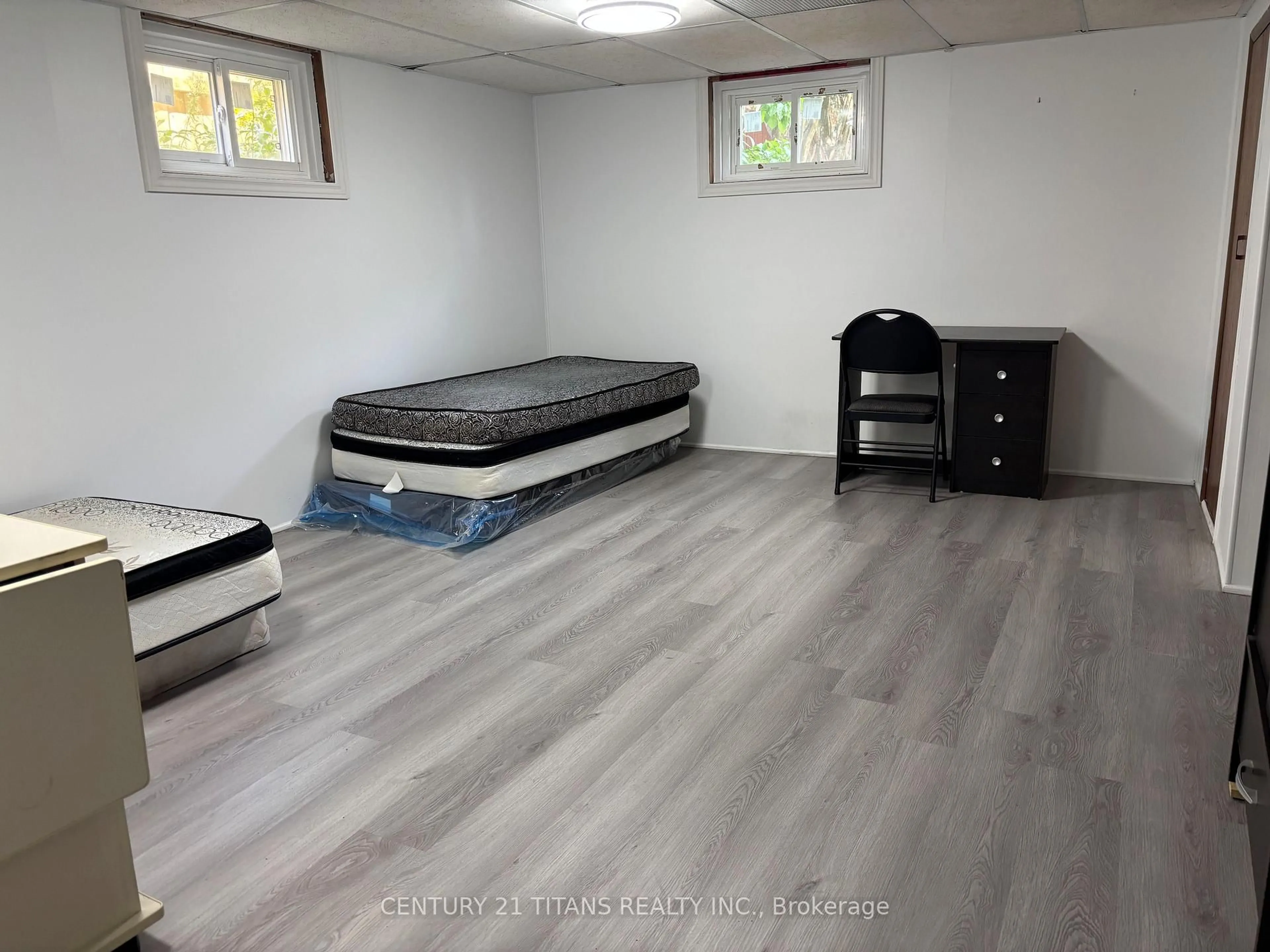 A pic of a room for 94 Taunton Rd, Oshawa Ontario L1G 3T2