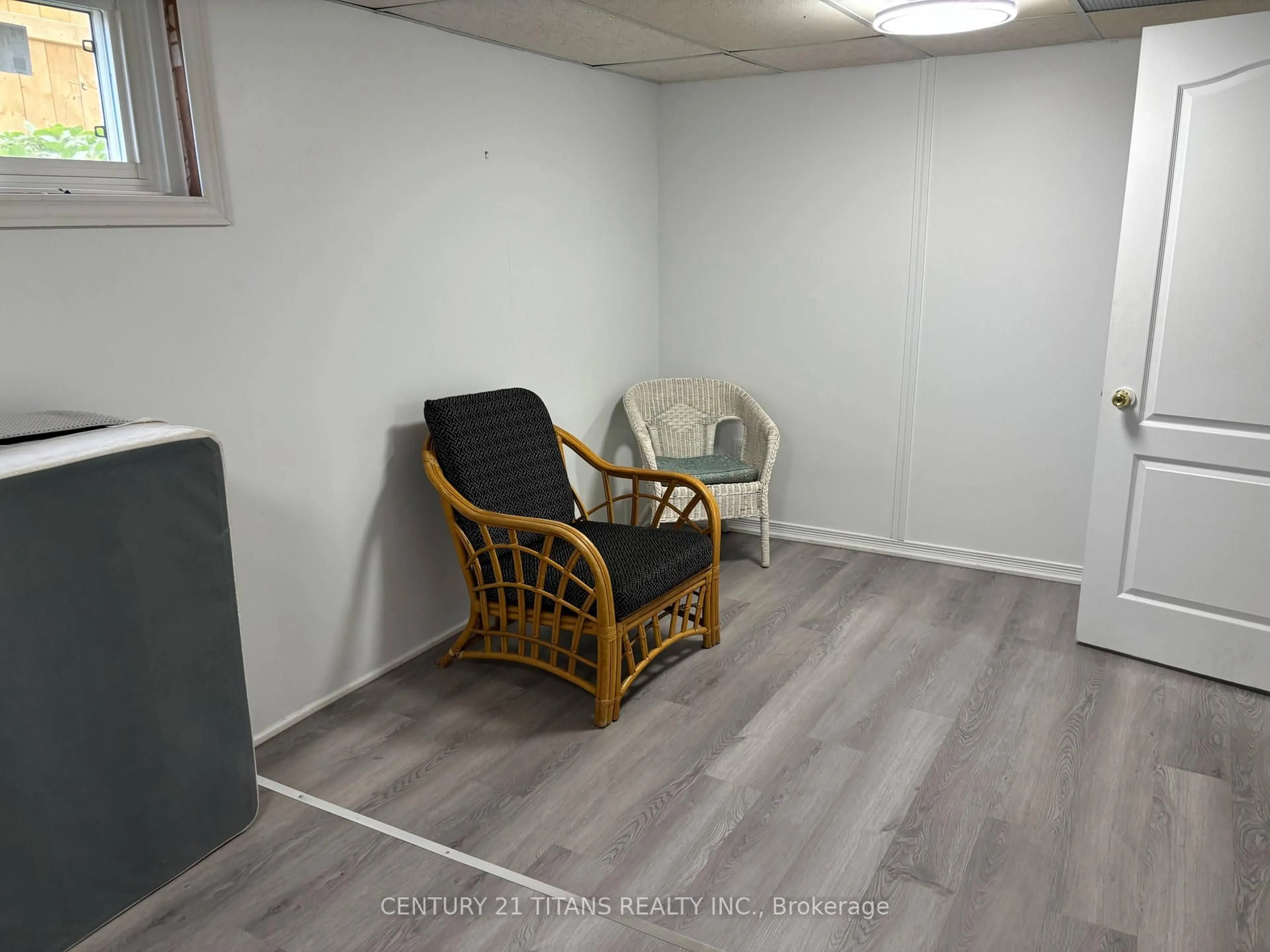 A pic of a room for 94 Taunton Rd, Oshawa Ontario L1G 3T2