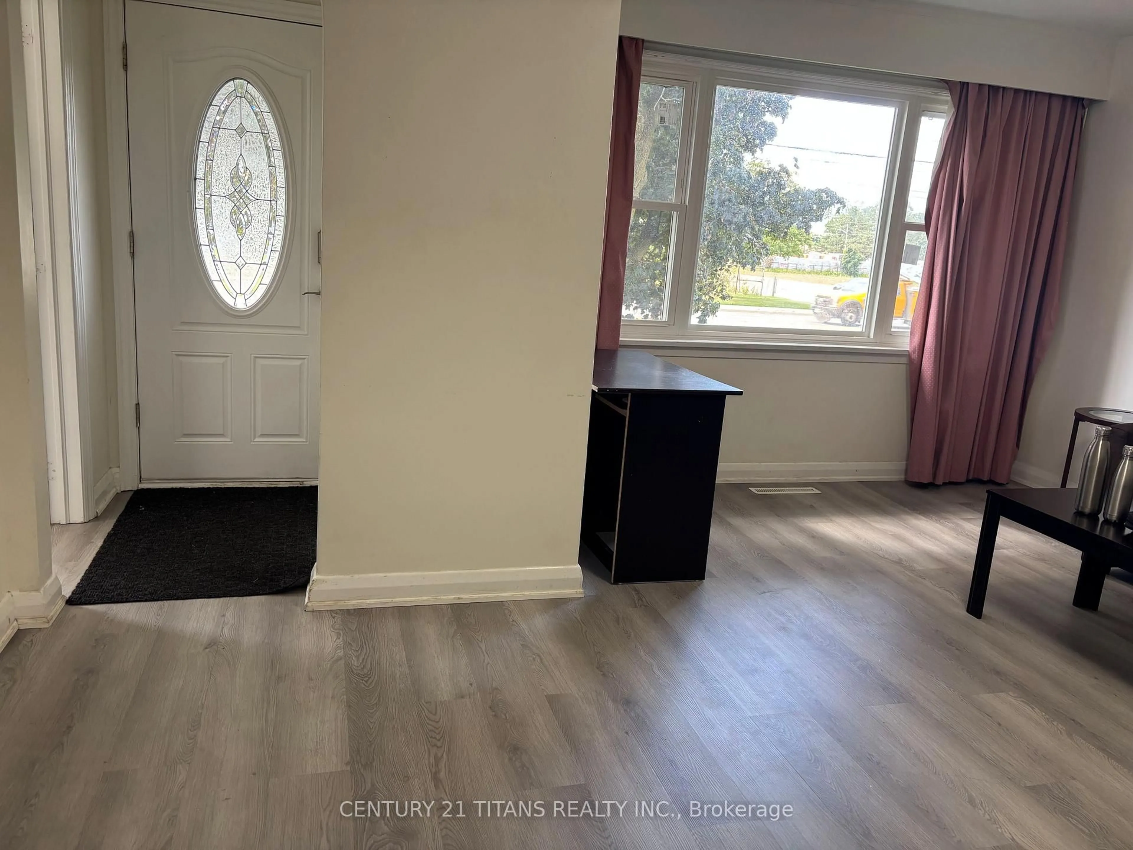 A pic of a room for 94 Taunton Rd, Oshawa Ontario L1G 3T2