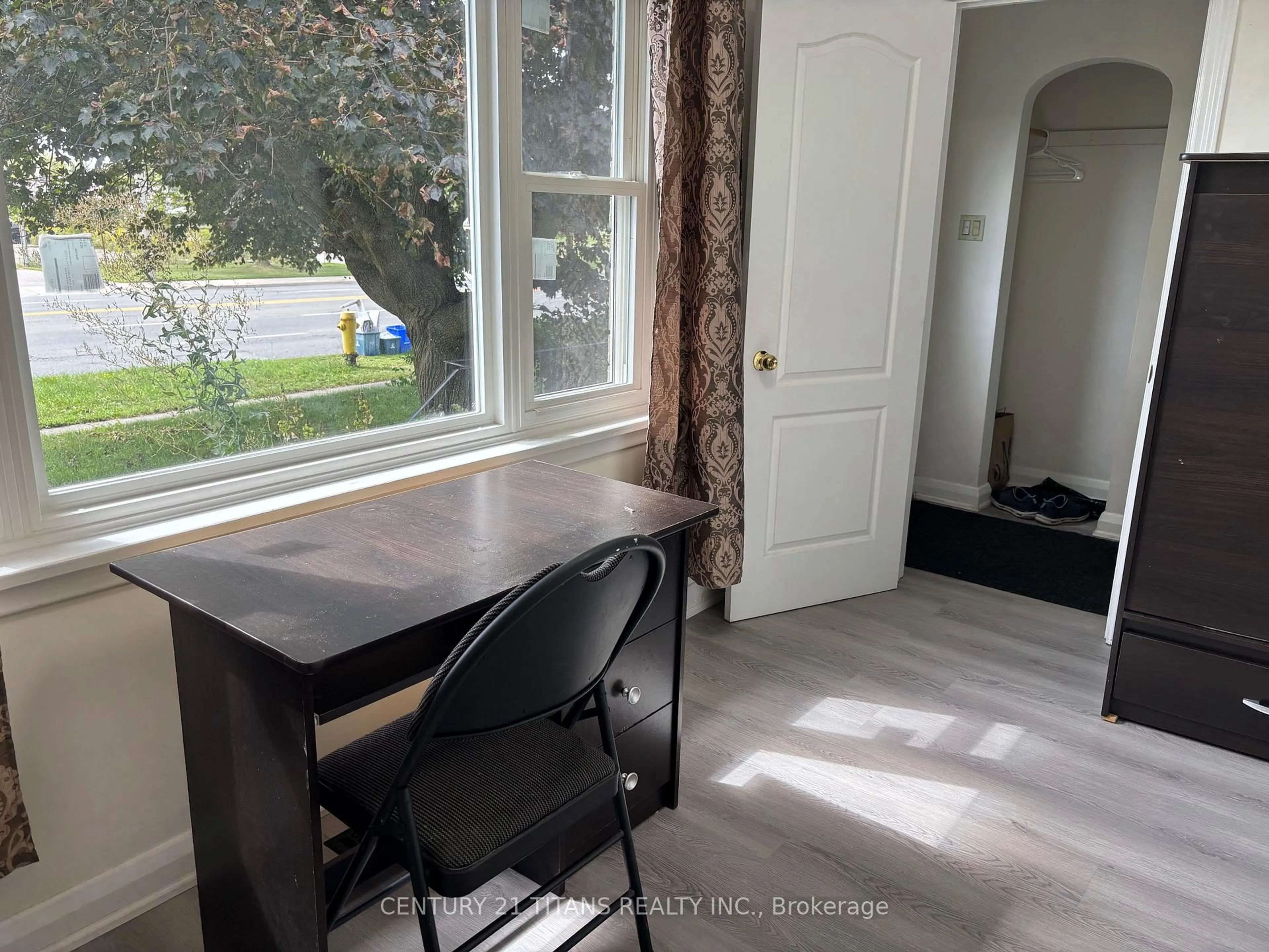 A pic of a room for 94 Taunton Rd, Oshawa Ontario L1G 3T2