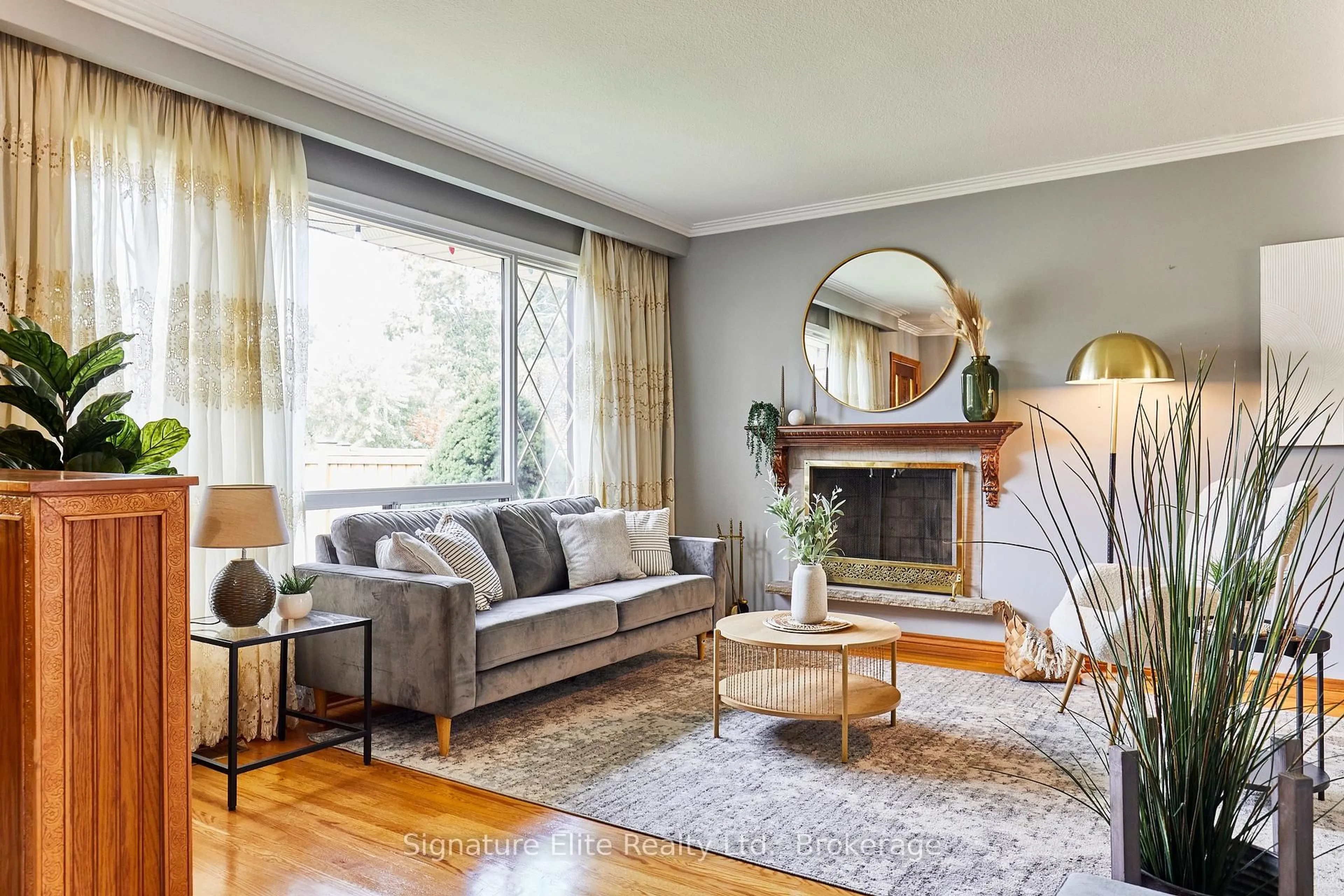 Living room with furniture, wood/laminate floor for 4 Cora Cres, Toronto Ontario M1P 4M4