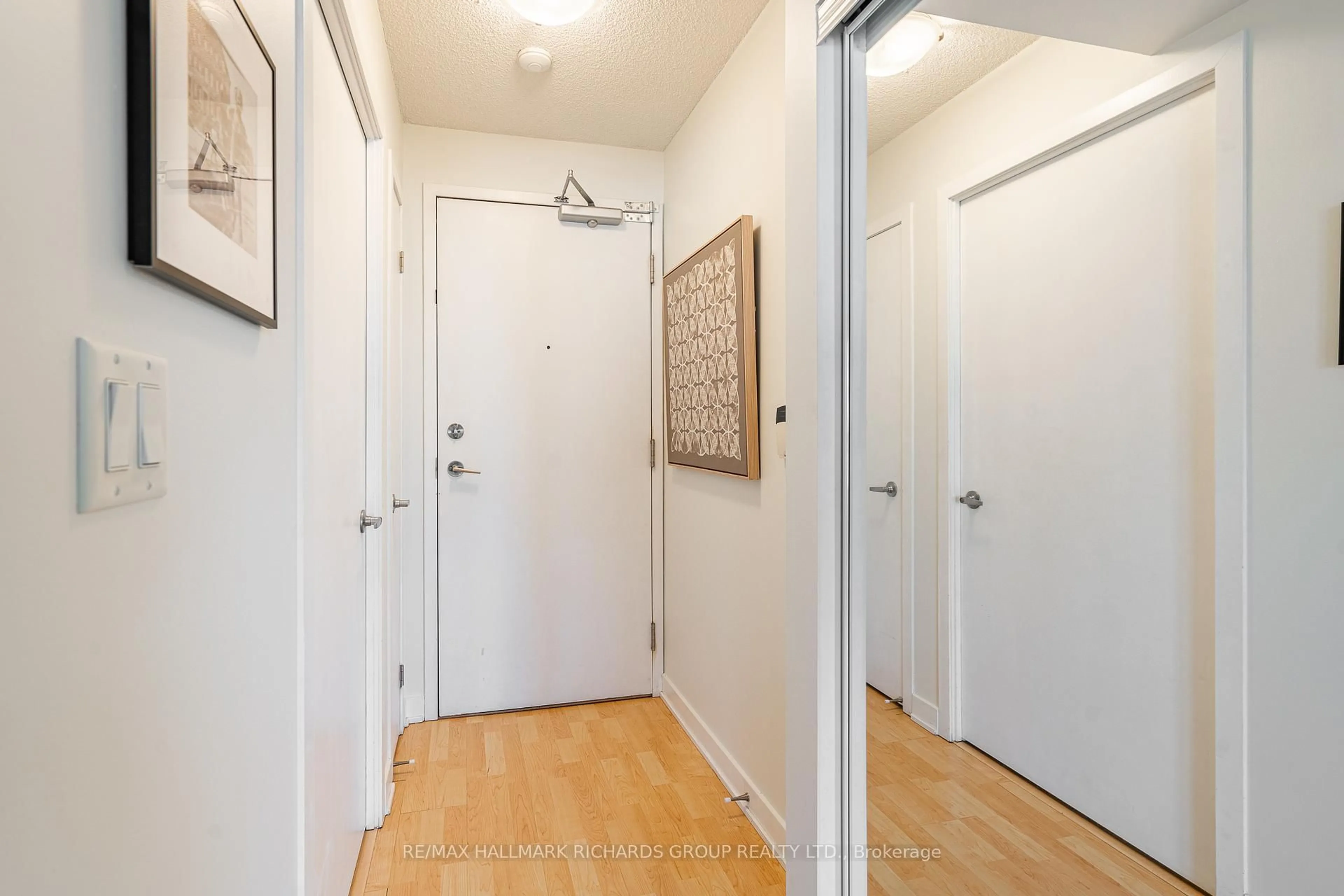 Indoor entryway for 38 Lee Centre Dr #811, Toronto Ontario M1H 3J7