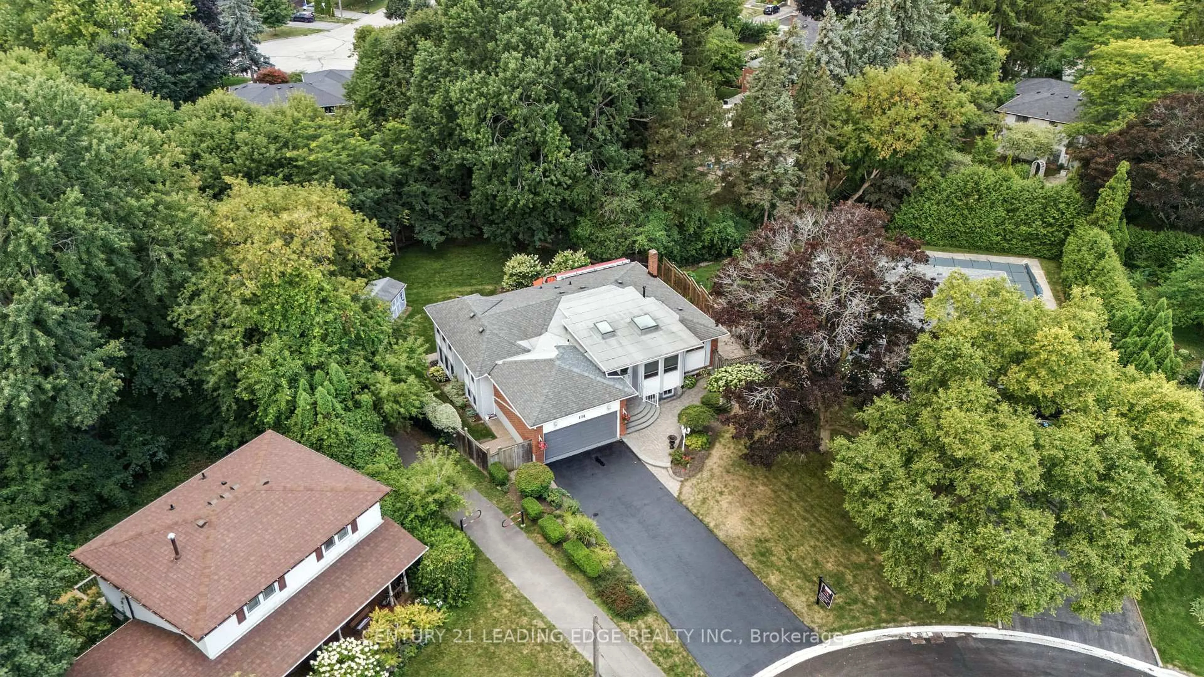 A pic from outside/outdoor area/front of a property/back of a property/a pic from drone, street for 16 Burningham Cres, Ajax Ontario L1S 6A2