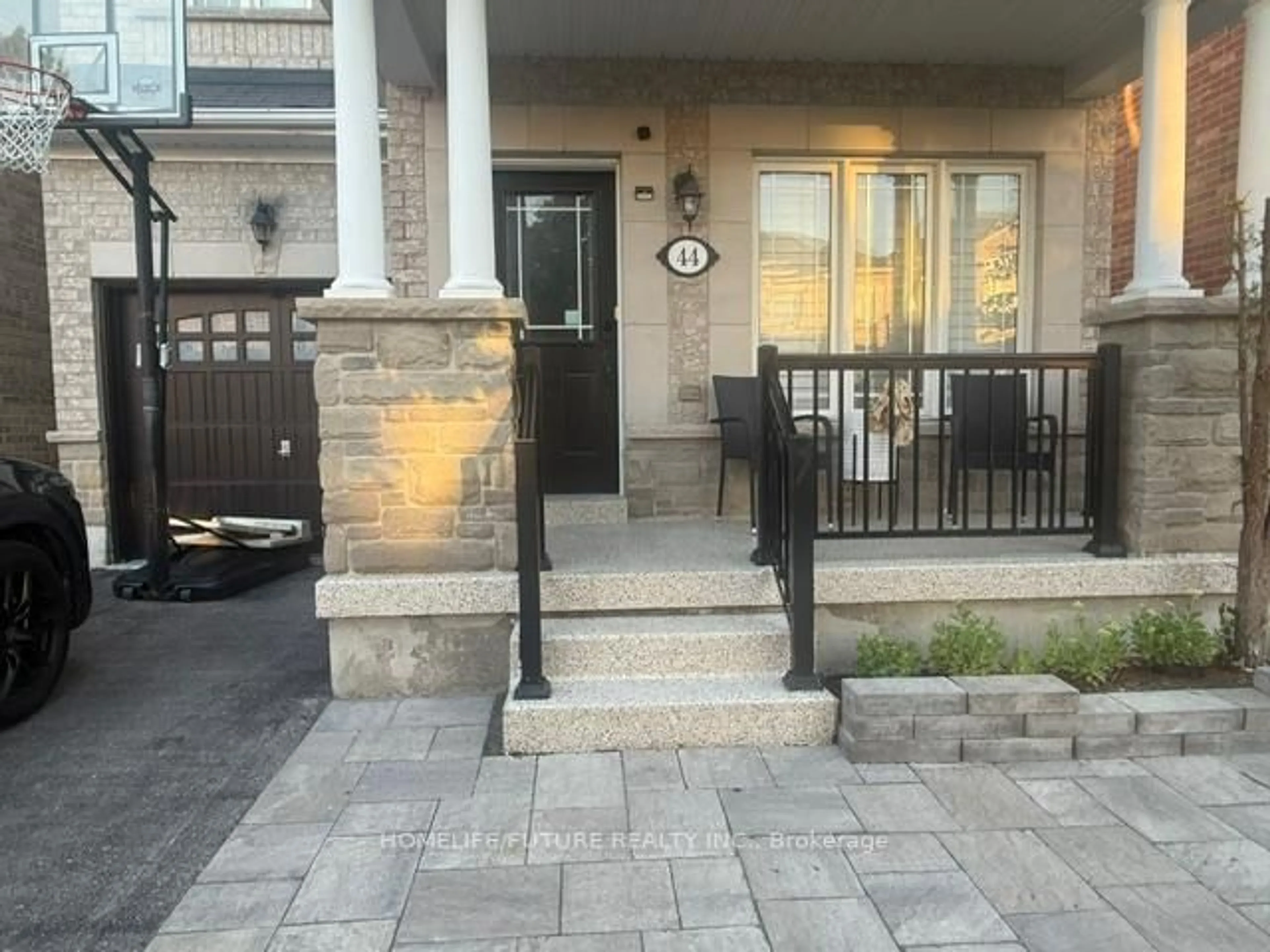 Indoor entryway for 44 Arfield Ave, Ajax Ontario L1Z 0G5