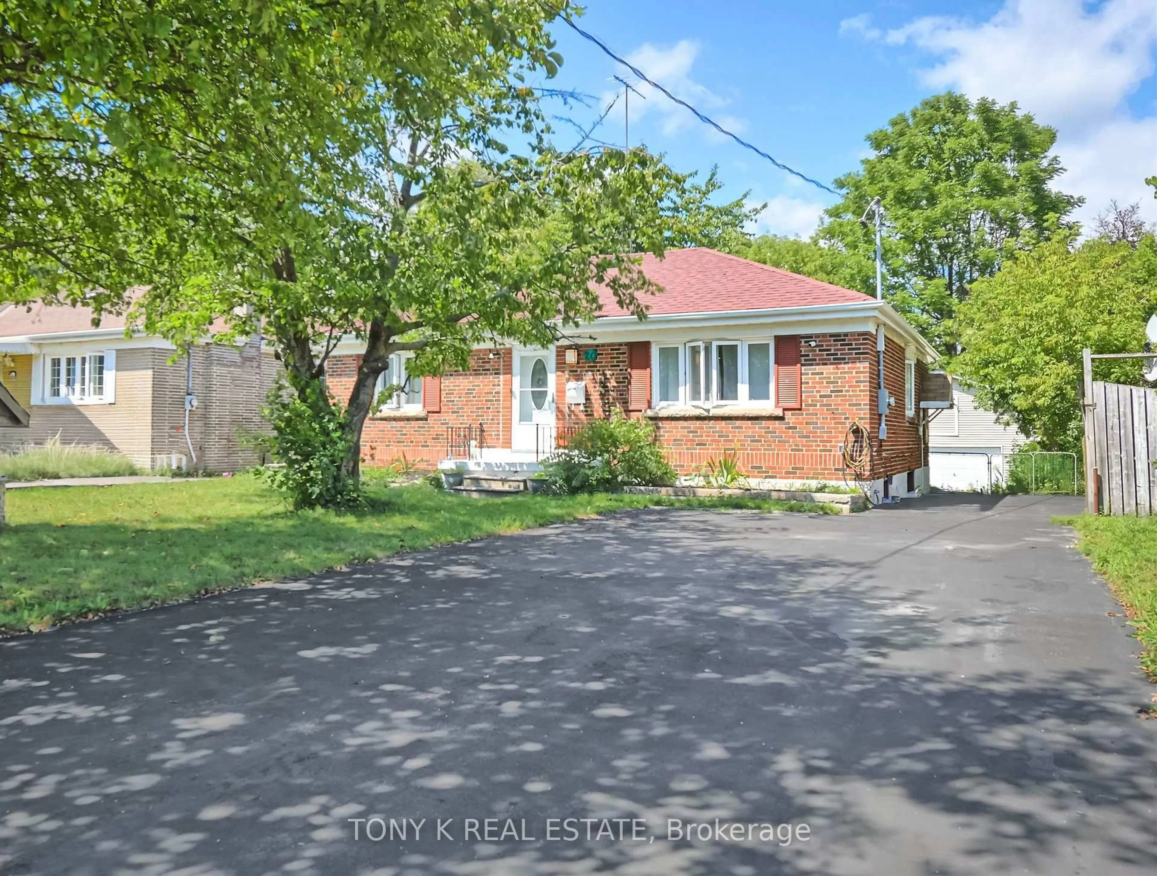 A pic from outside/outdoor area/front of a property/back of a property/a pic from drone, street for 20 Granard Blvd, Toronto Ontario M1M 2E1