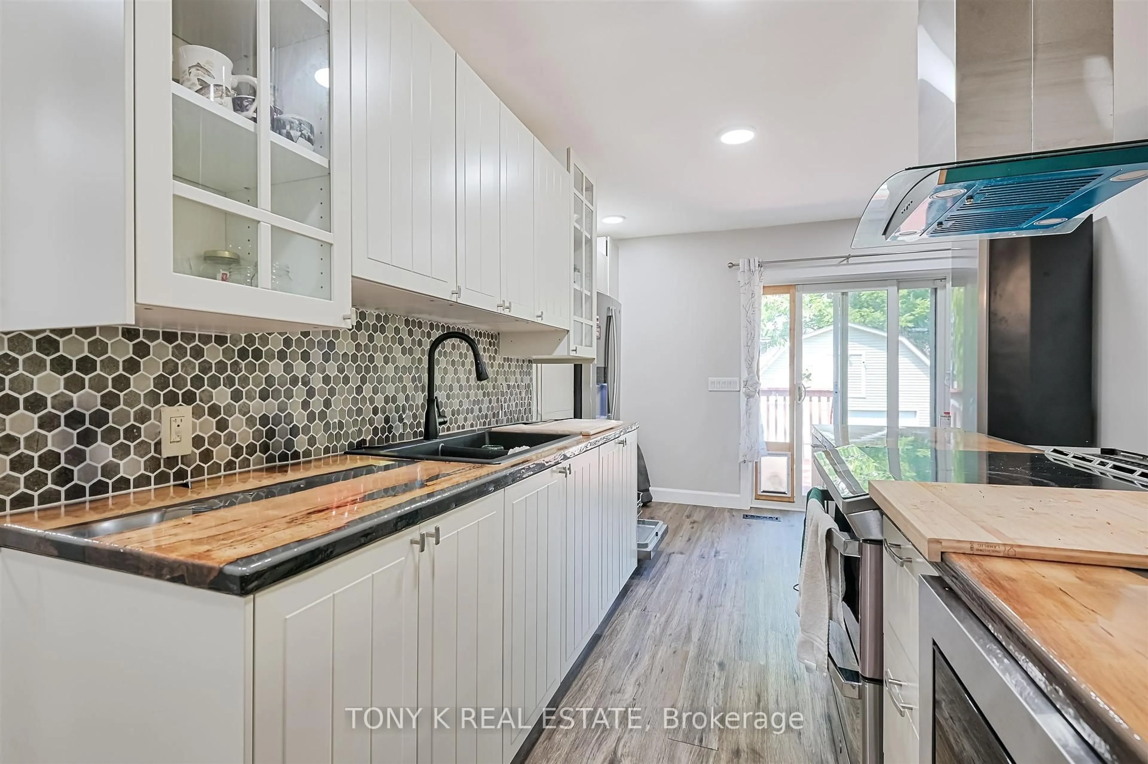 Open concept kitchen, ceramic/tile floor for 20 Granard Blvd, Toronto Ontario M1M 2E1