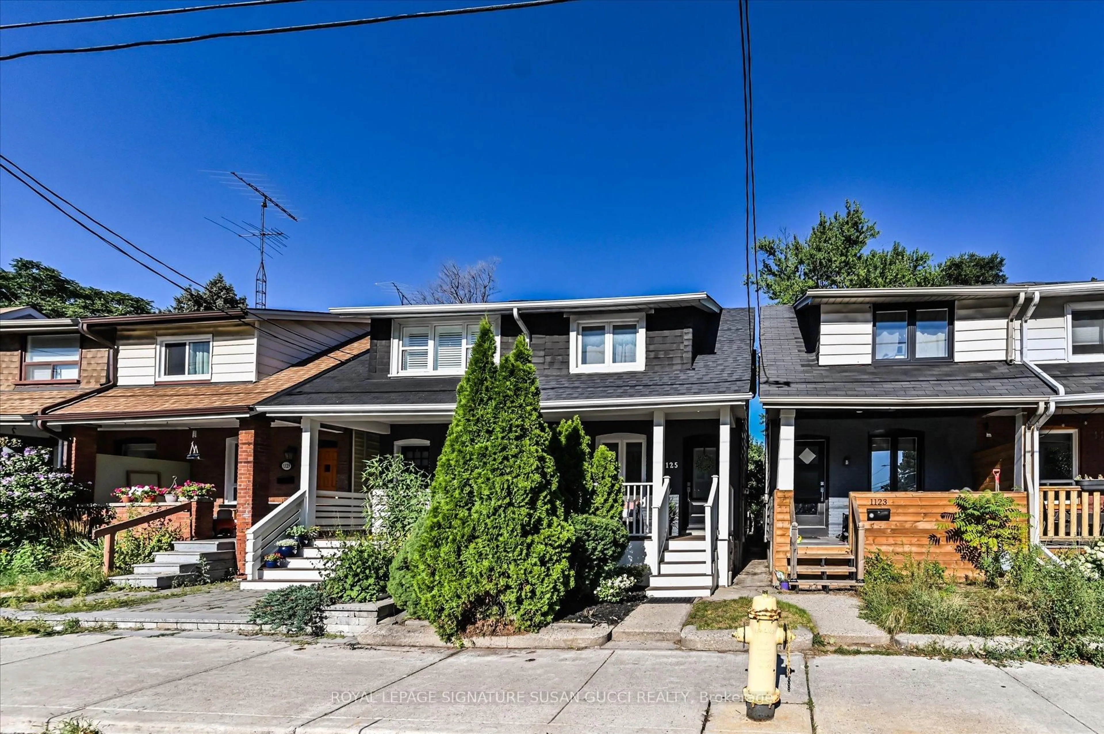 Unknown for 1125 Woodbine Ave, Toronto Ontario M4C 4C6