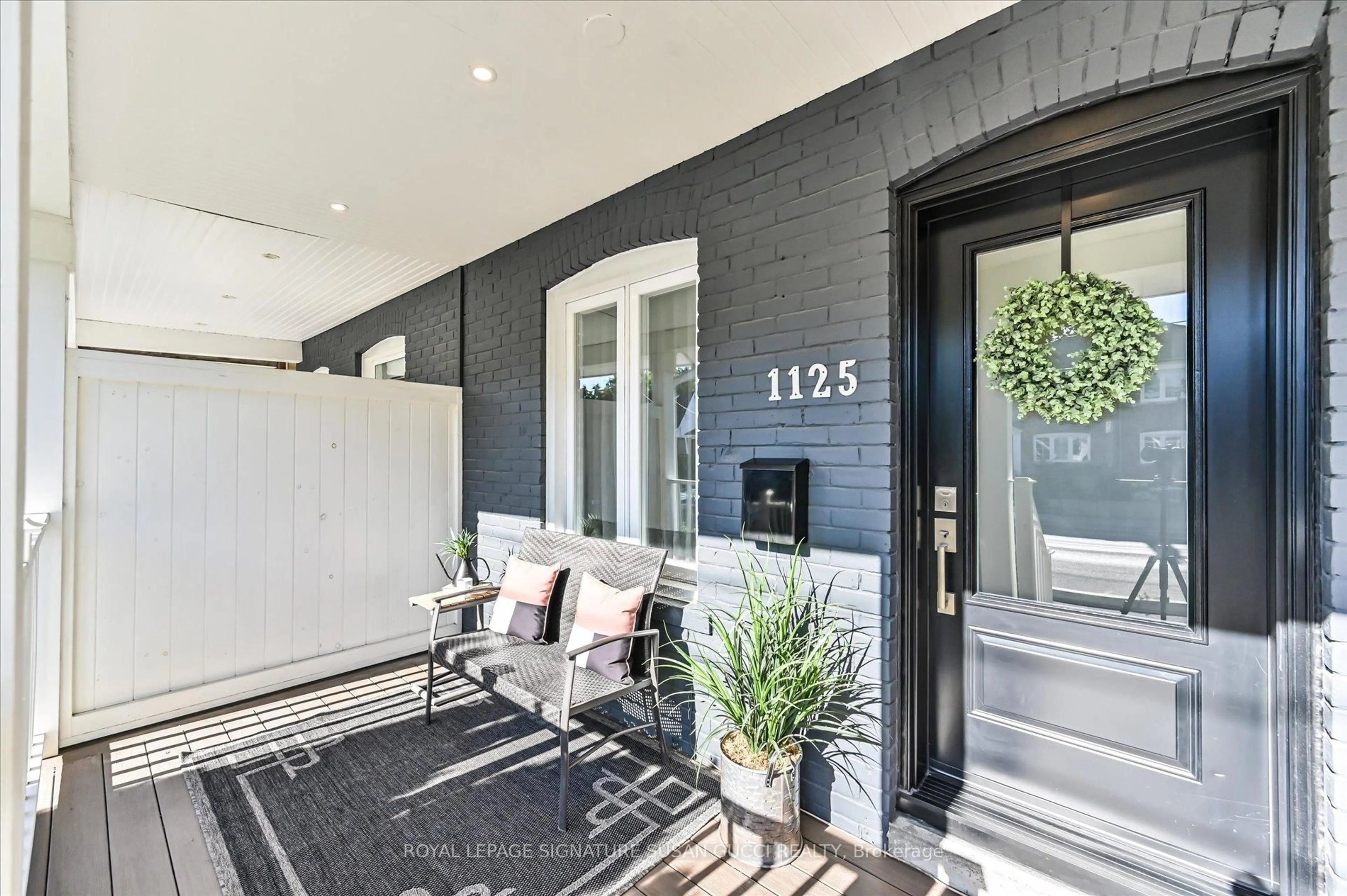 Indoor entryway for 1125 Woodbine Ave, Toronto Ontario M4C 4C6