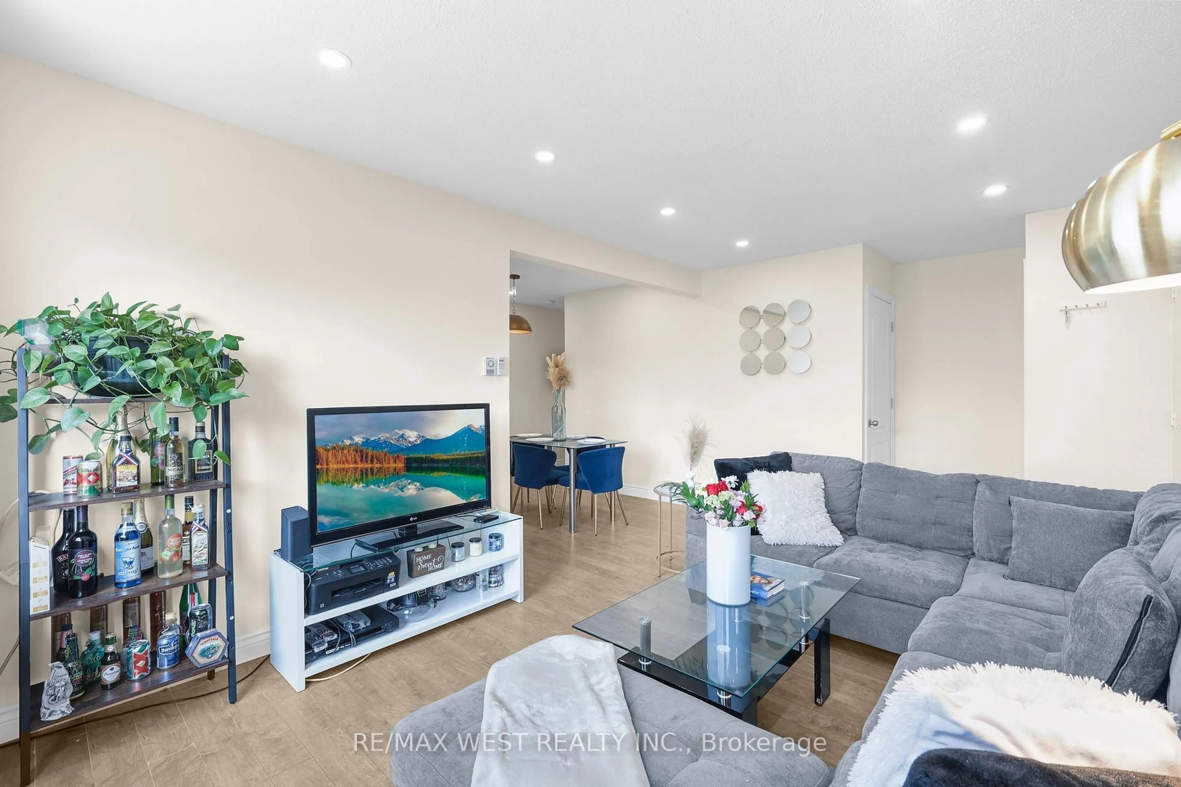 Living room with furniture, unknown for 1100 Oxford St #73, Oshawa Ontario L1J 6G4
