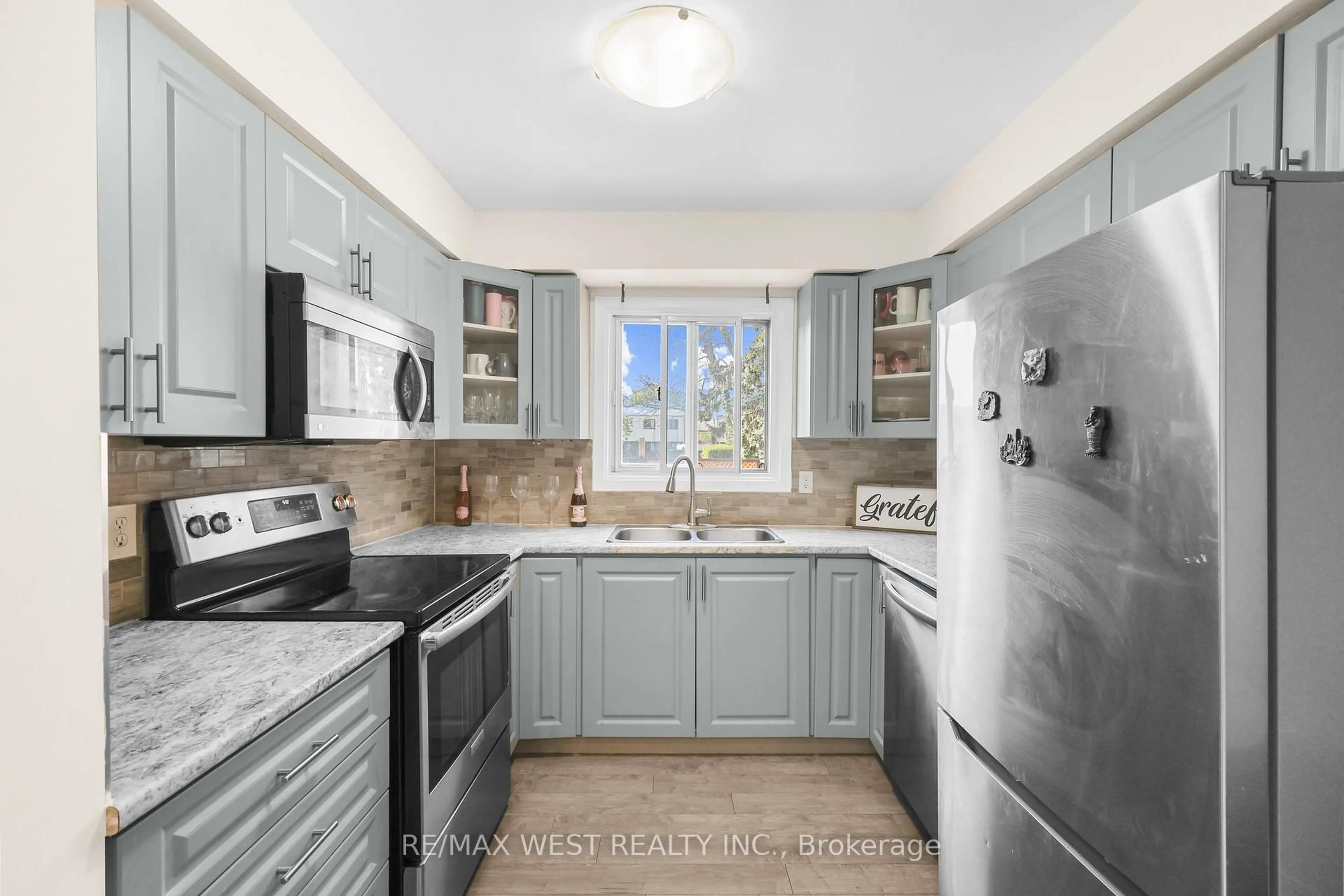 Standard kitchen, ceramic/tile floor for 1100 Oxford St #73, Oshawa Ontario L1J 6G4