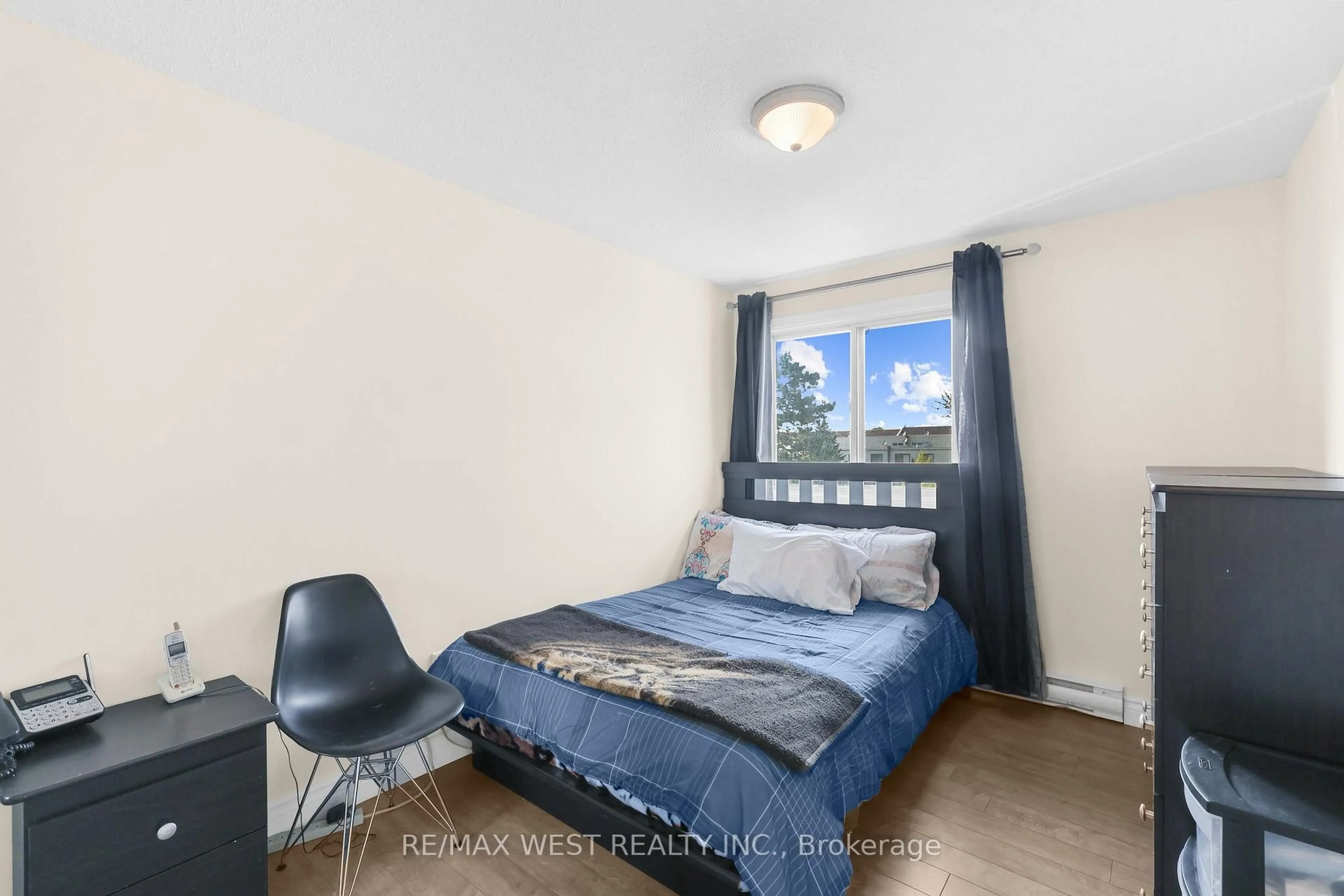 A pic of a room for 1100 Oxford St #73, Oshawa Ontario L1J 6G4