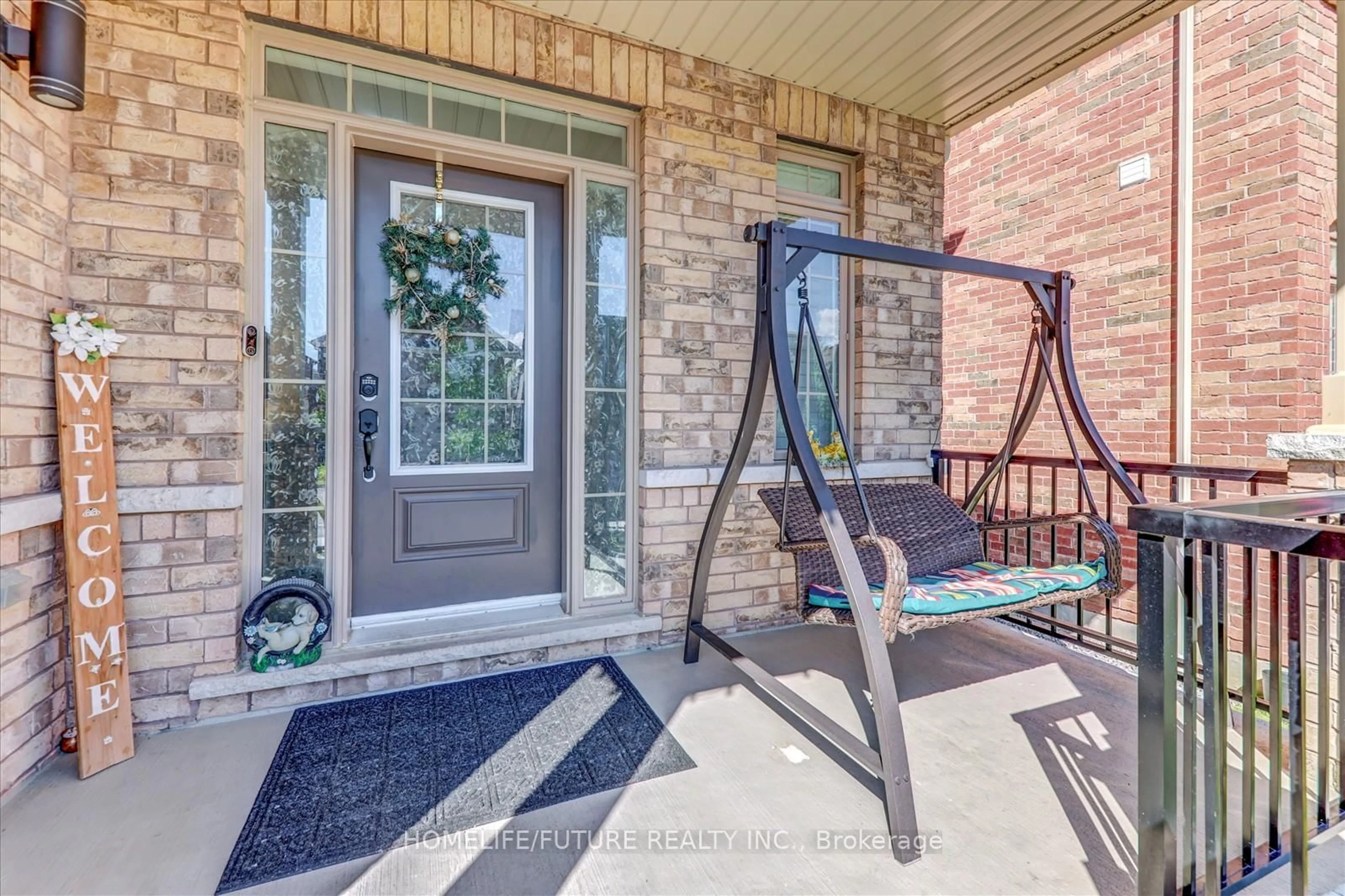 Indoor entryway for 30 Arthur Mclaughlin St, Clarington Ontario L1C 0T6